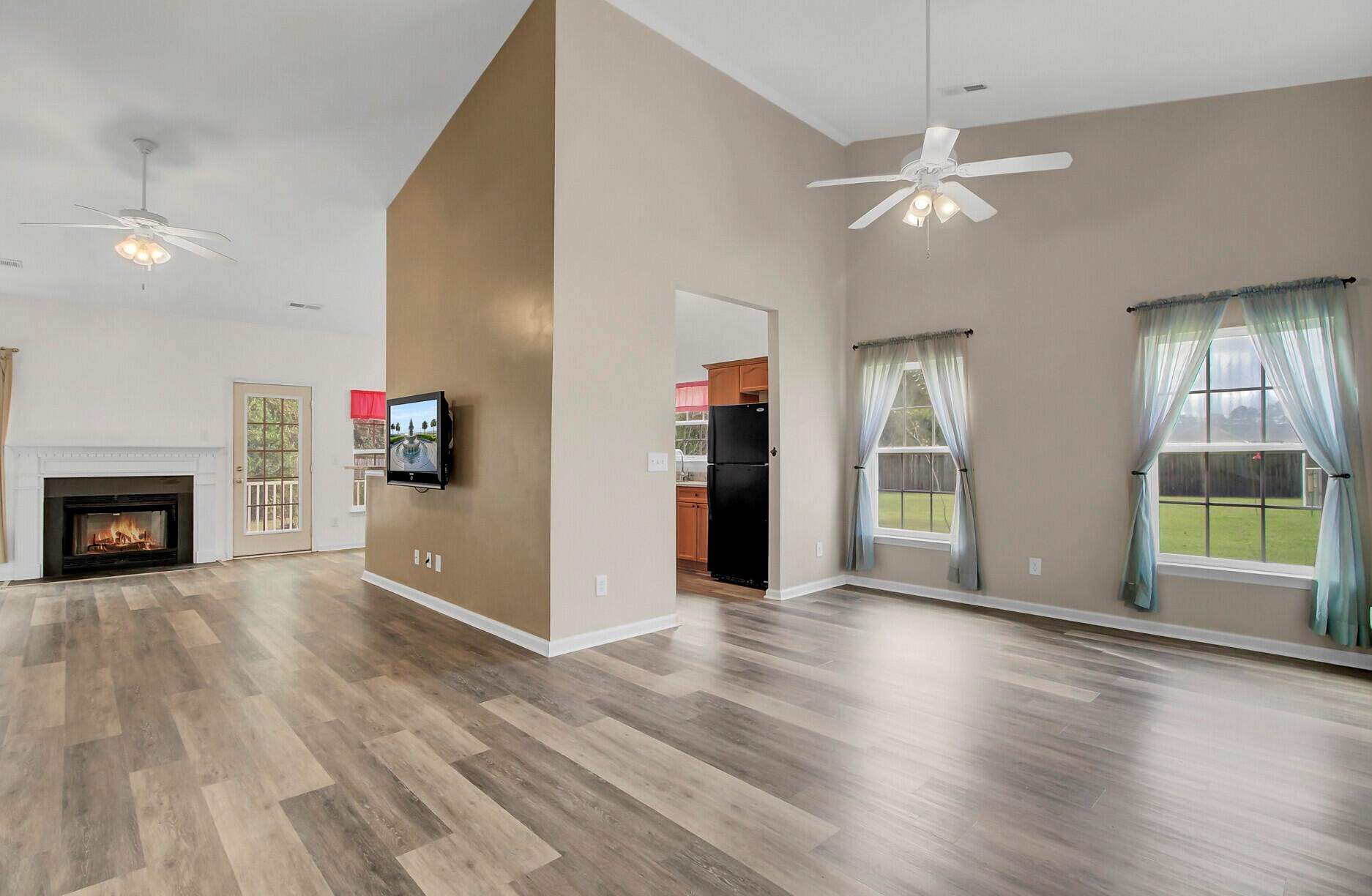 126 Cannonsmill Ln, Summerville SC  29485-6409 exterior