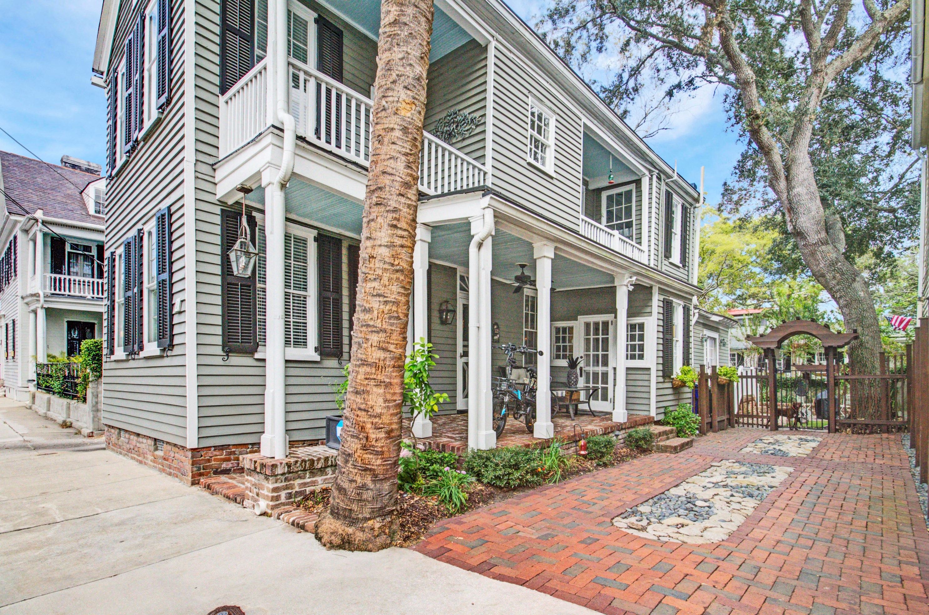 12 Gadsden St, Charleston SC  29401-1203 exterior