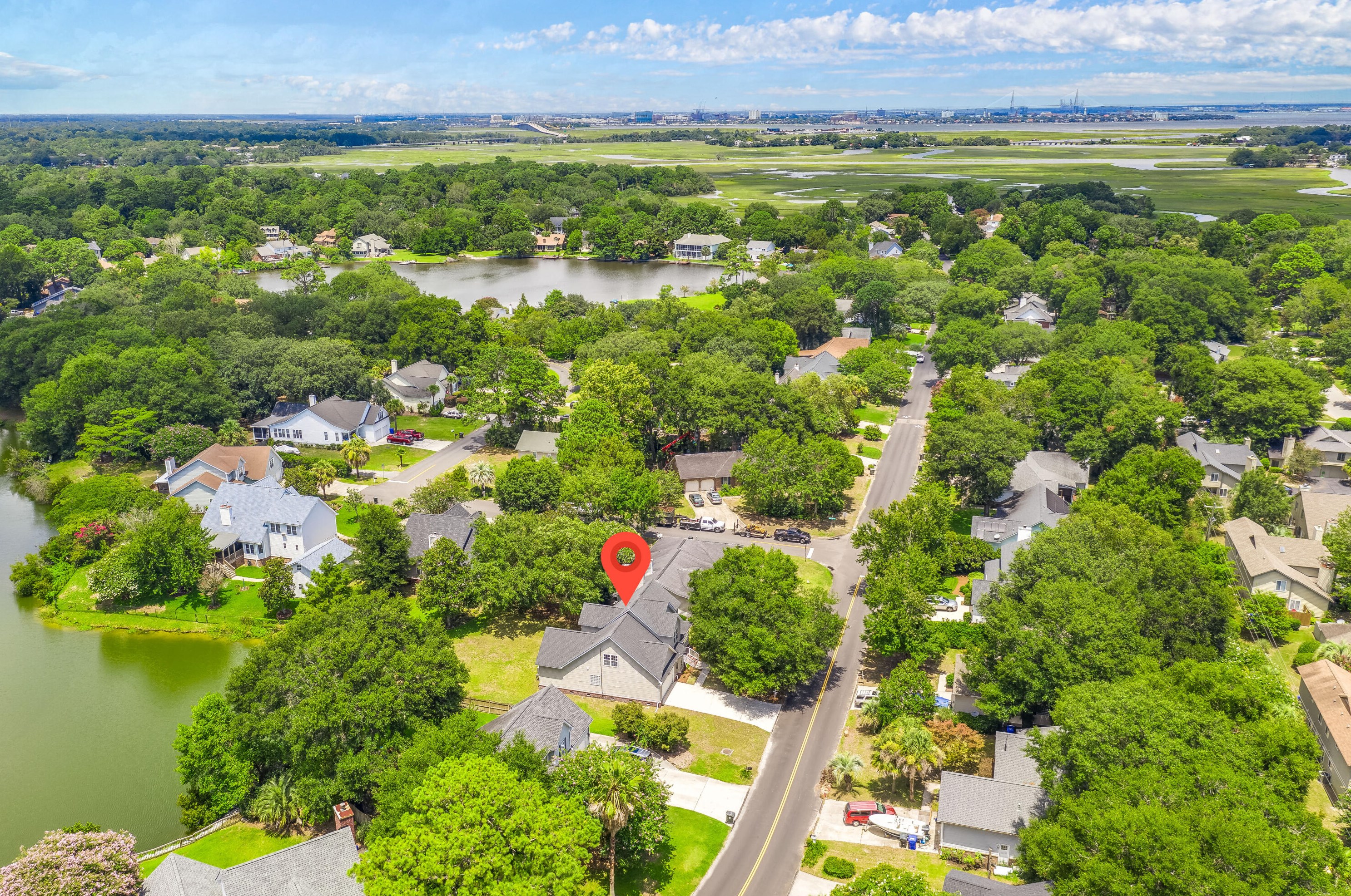 100 Oyster Point Row, Charleston SC  29412-3631 exterior