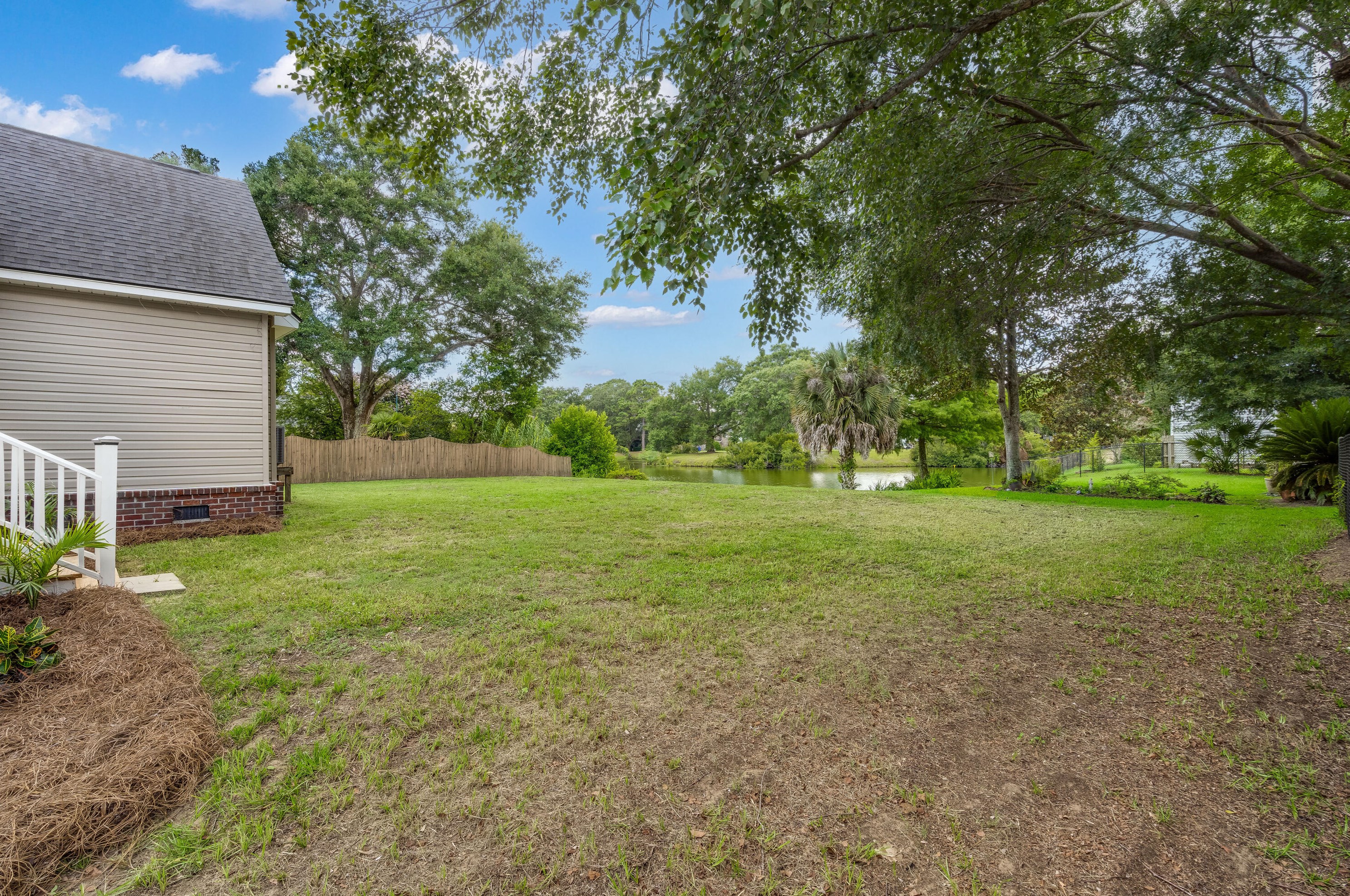 100 Oyster Point Row, Charleston SC  29412-3631 exterior
