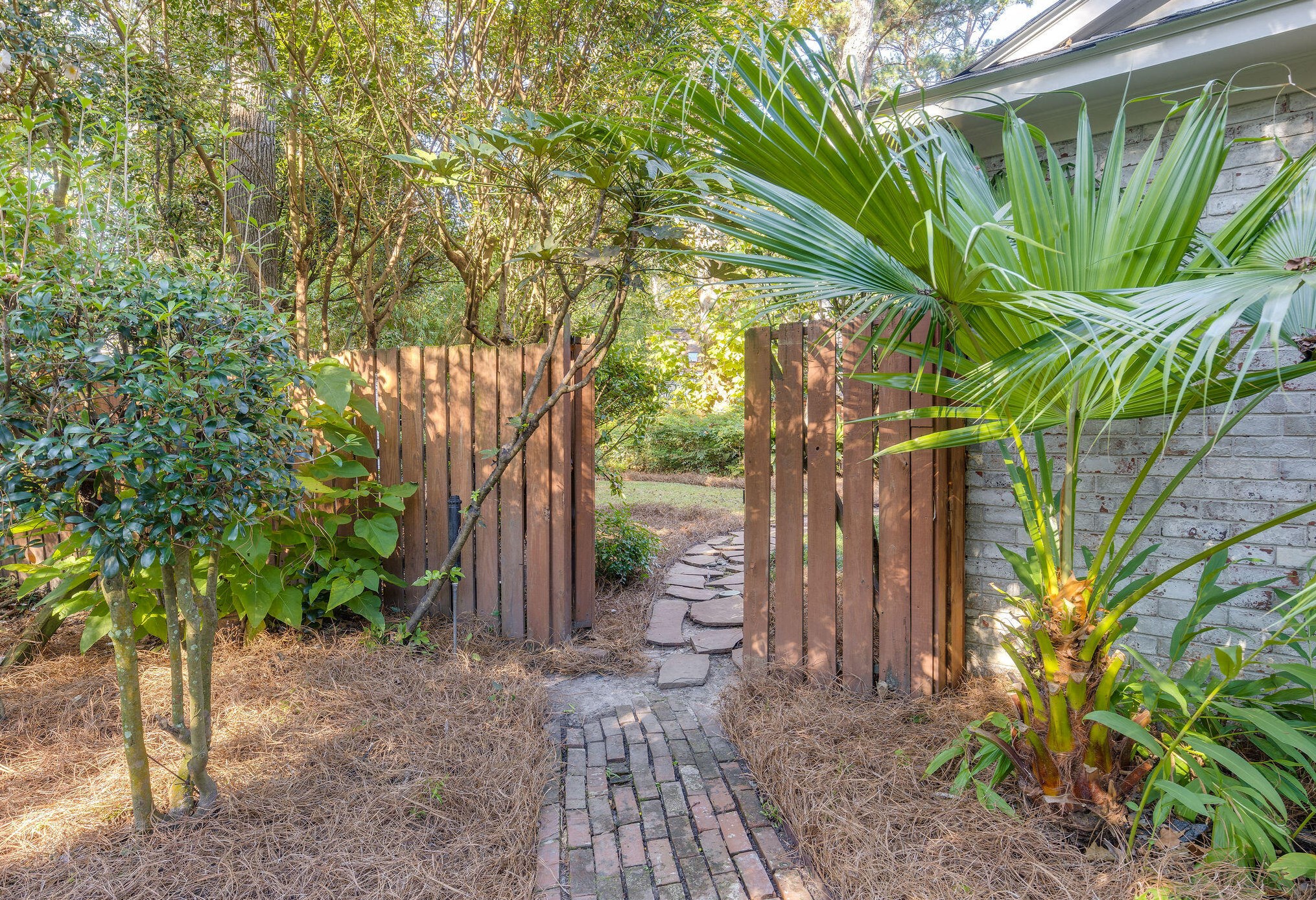 102 Scottswood Dr, Charleston SC  29418-3020 exterior