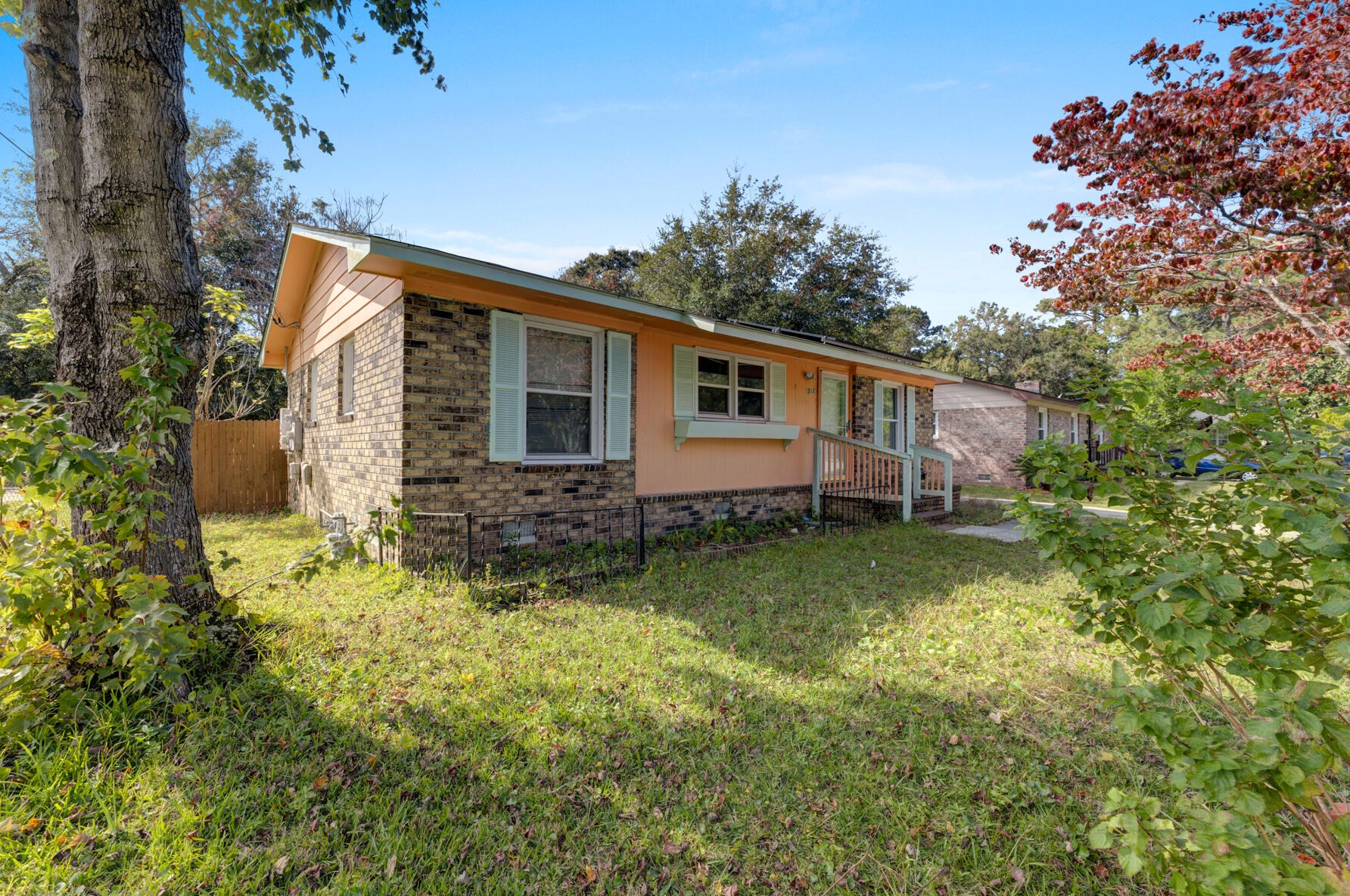 1512 Seacroft Rd, Charleston SC  29412-8111 exterior