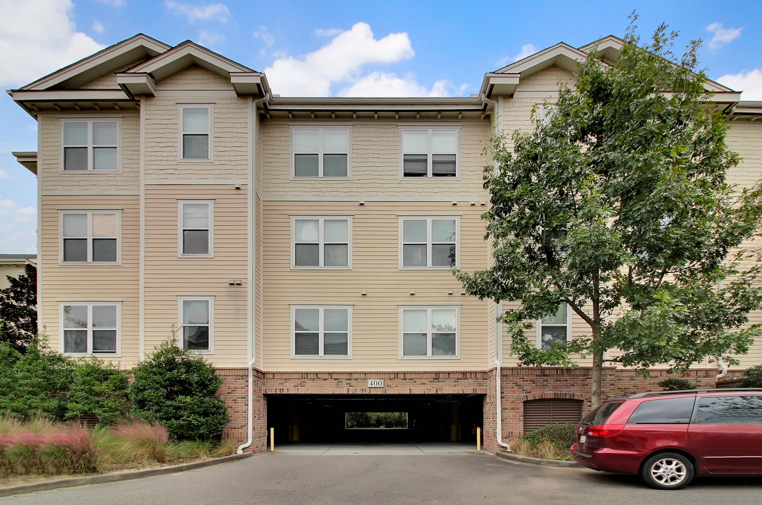 2244 Ashley Crossing Dr, Charleston SC  29414-5700 exterior
