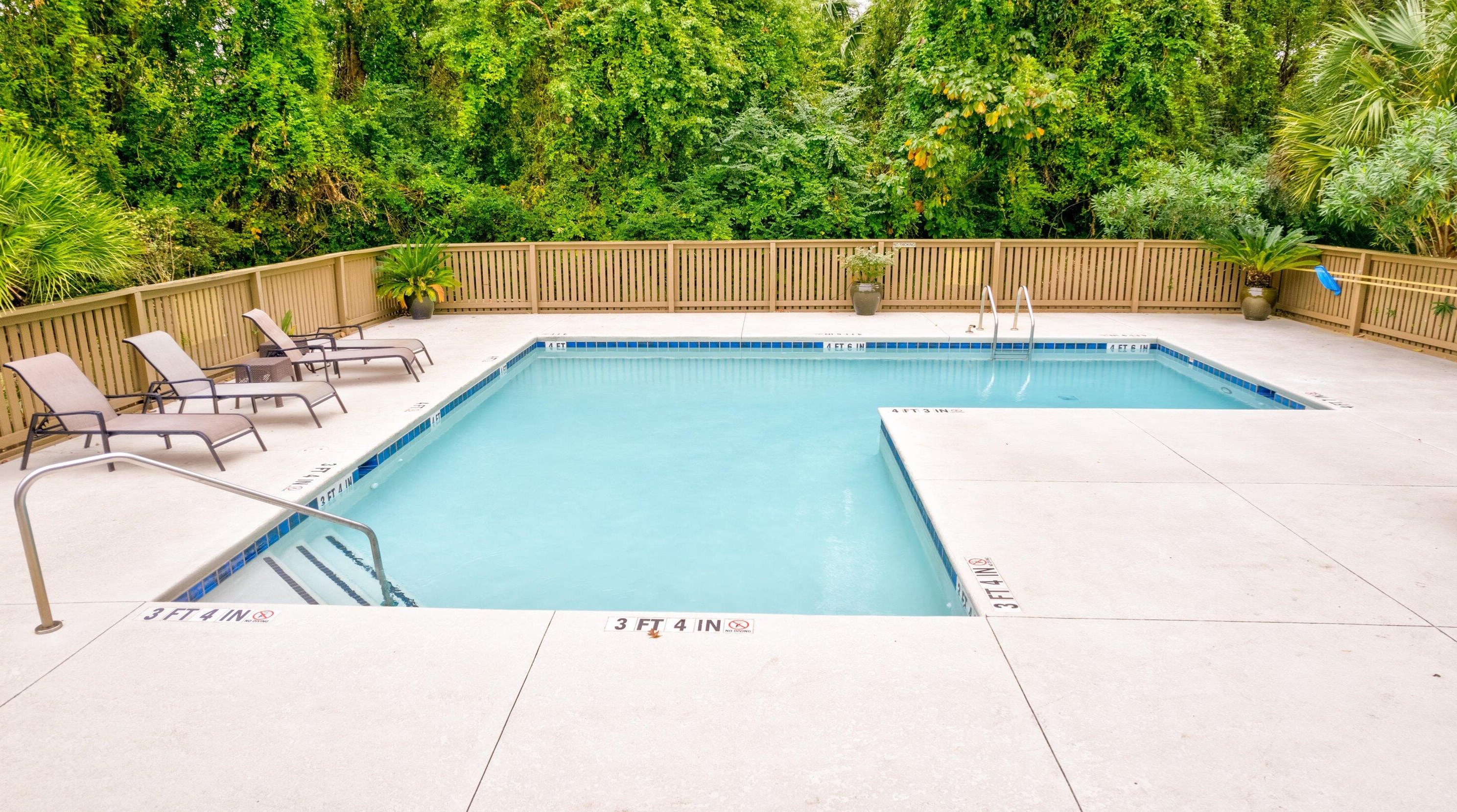 5520 Colonial Chatsworth Cir, Charleston SC  29418-2752 exterior