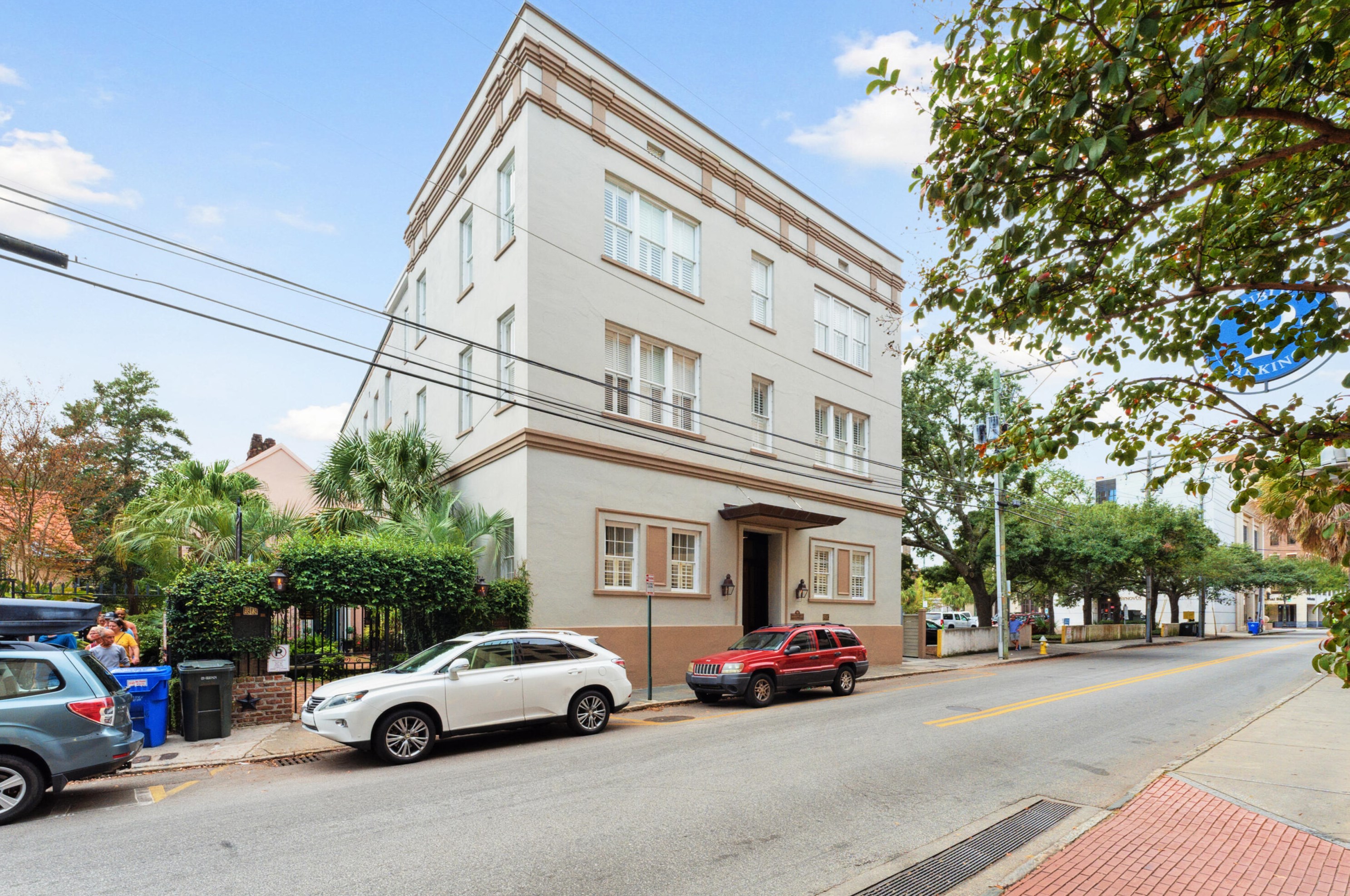 85 Cumberland St, Charleston SC  29401-3142 exterior