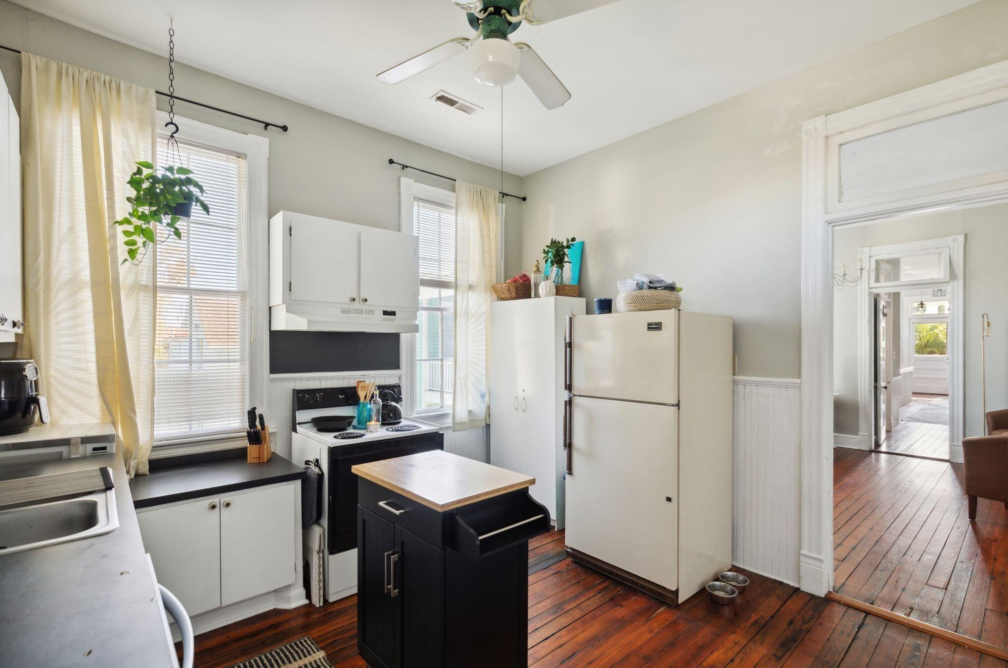 318 Sumter St, Charleston SC 29403-4612 exterior