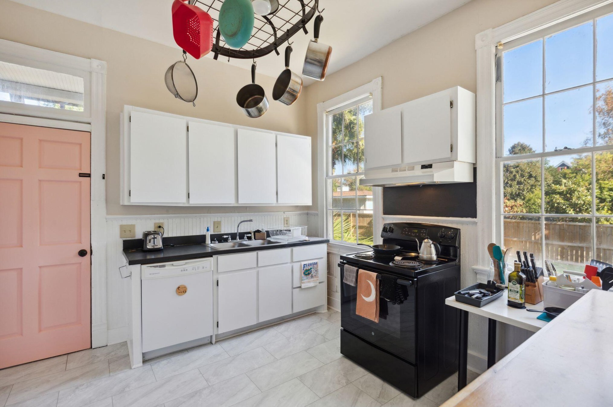 318 Sumter St, Charleston SC 29403-4612 exterior