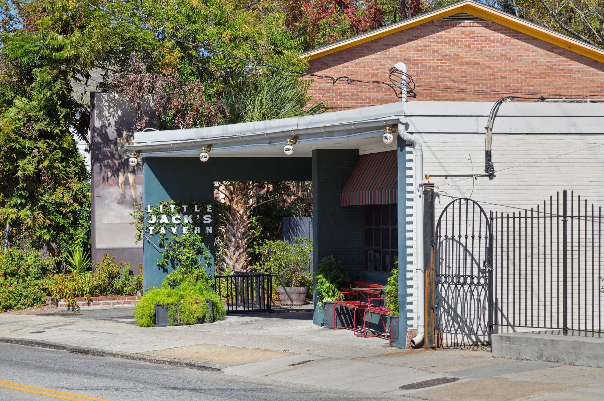 318 Sumter St, Charleston SC 29403-4612 exterior