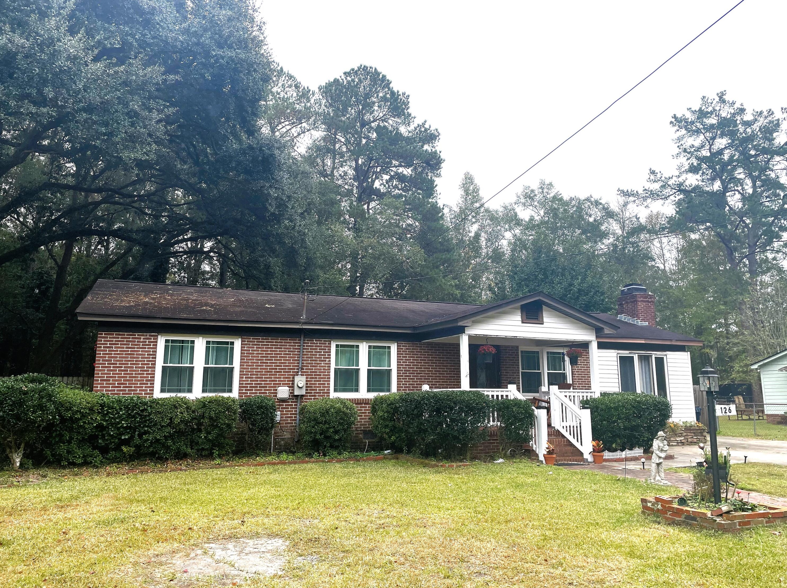 126 Parkwood Cir, Walterboro SC  29488-2555 exterior