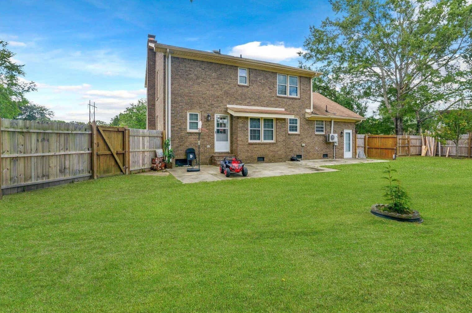 119 Winston Way, Charleston SC  29445-4843 exterior