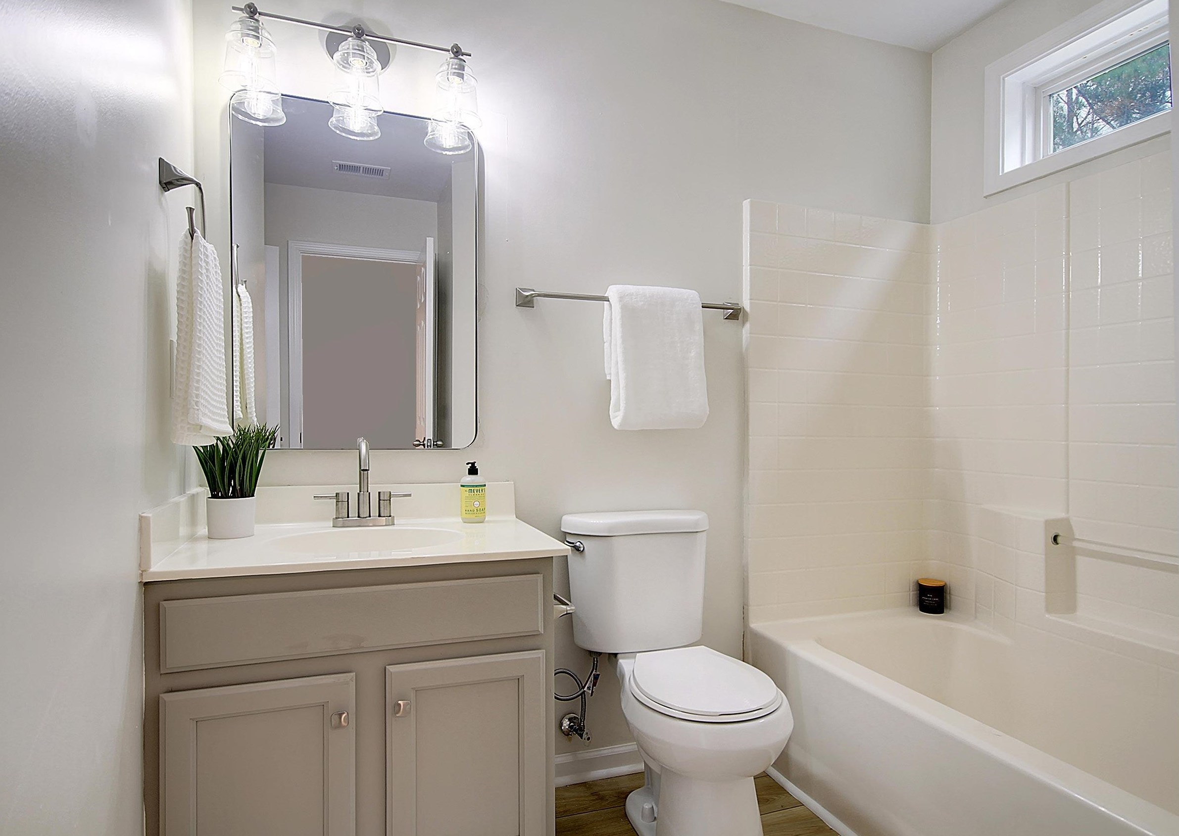 1432 Water Edge Dr, Charleston SC 29492-8012 exterior