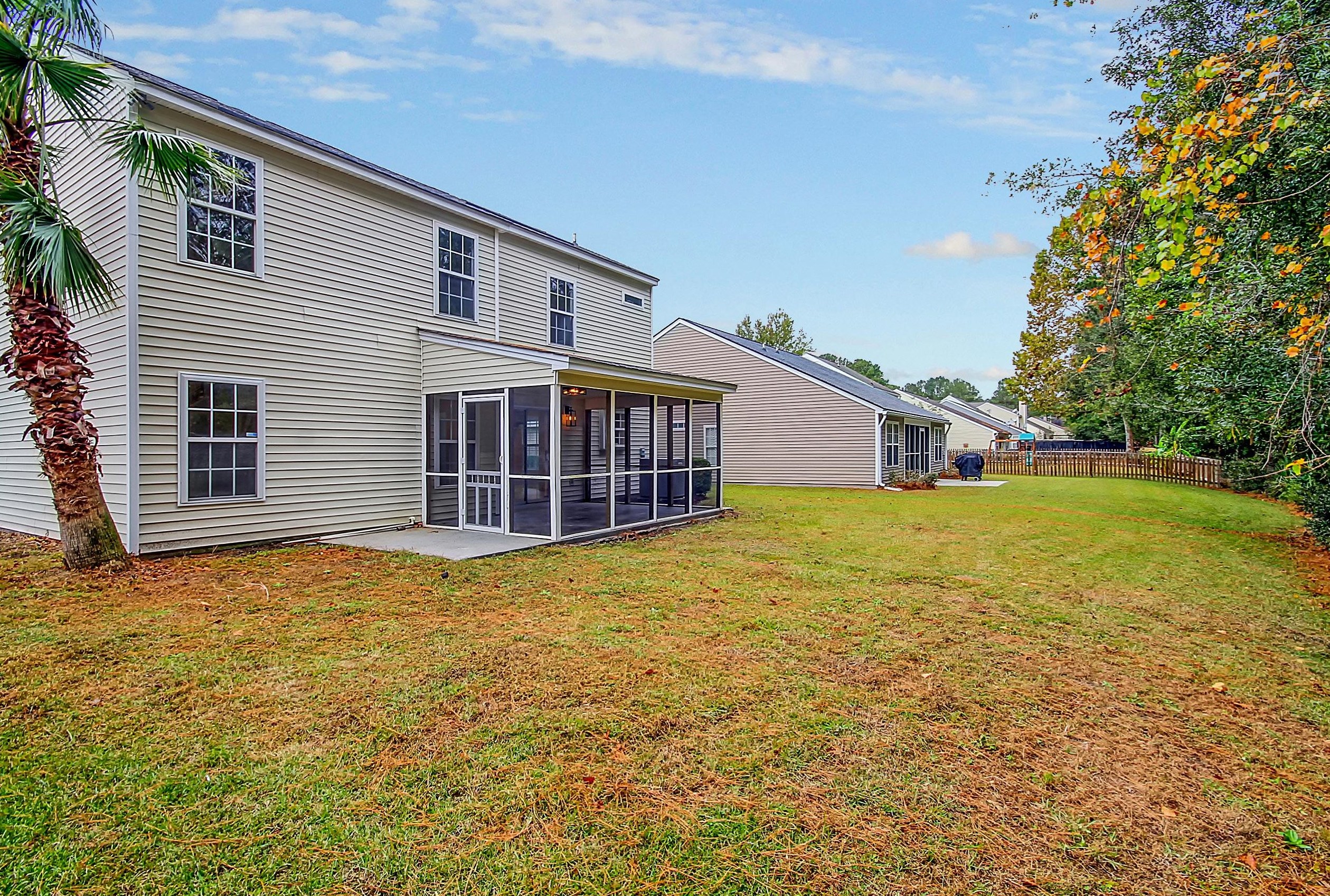 1432 Water Edge Dr, Charleston SC 29492-8012 exterior