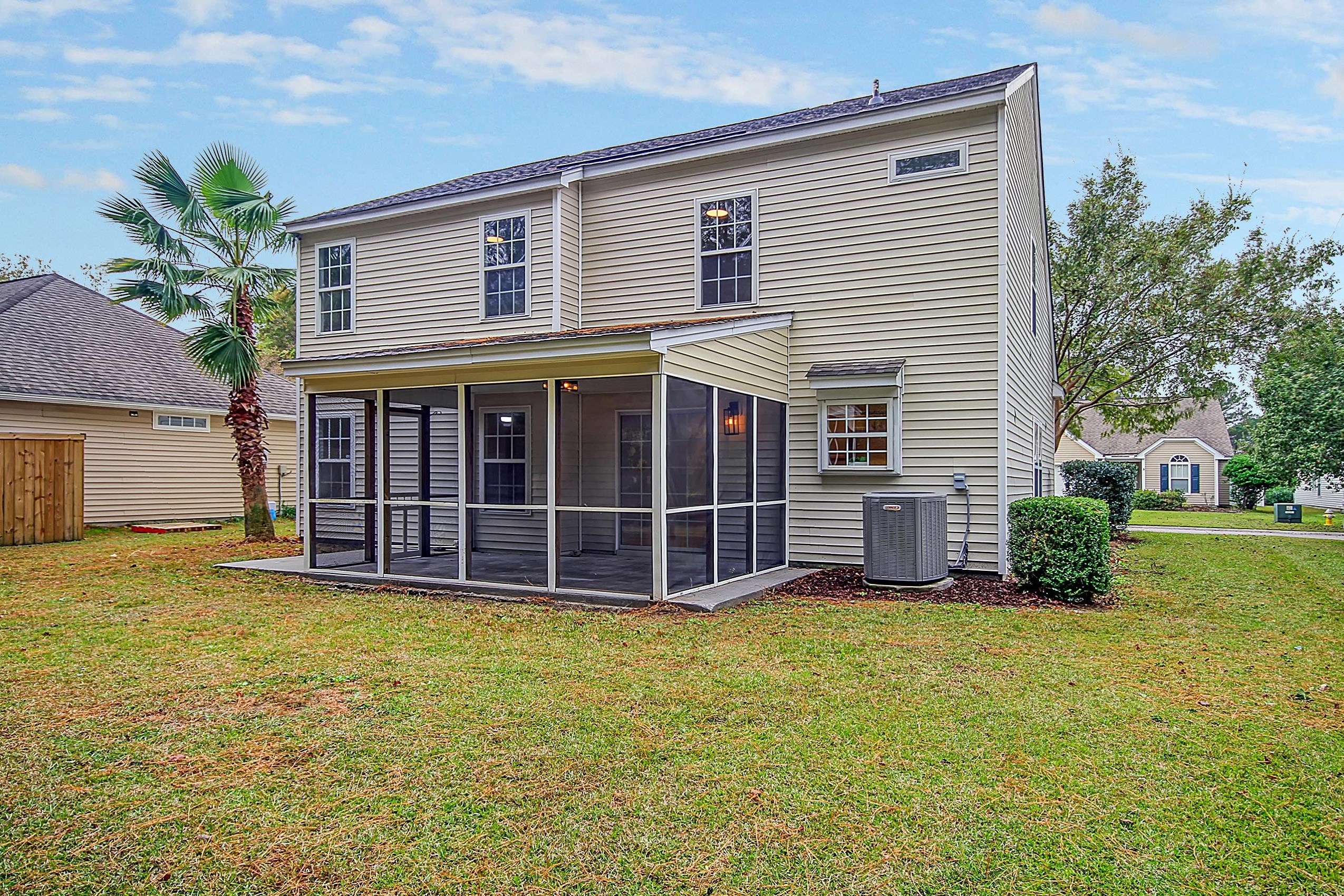 1432 Water Edge Dr, Charleston SC 29492-8012 exterior