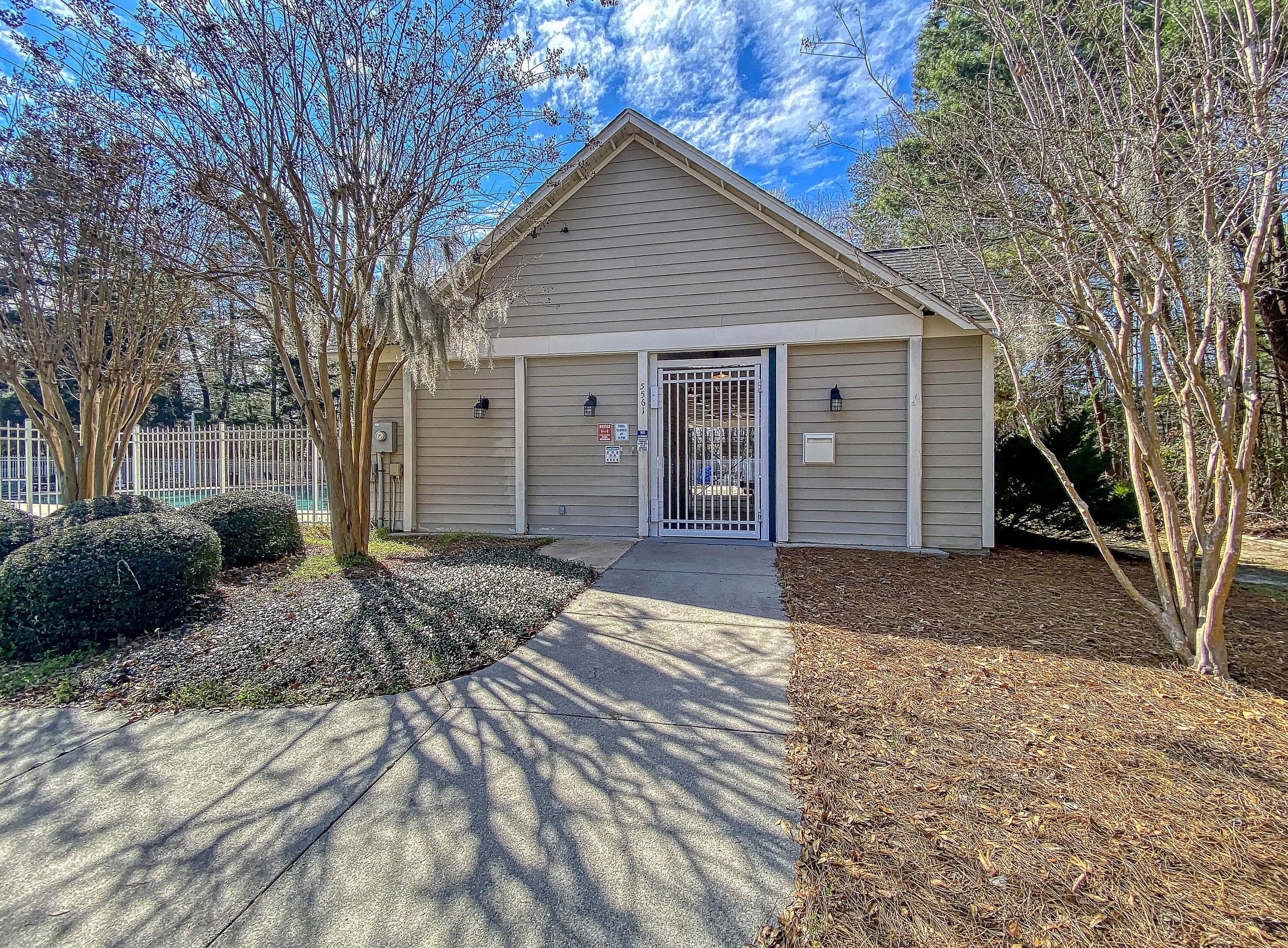 8528 Falling Leaf Ln, Charleston SC  29420-6852 exterior