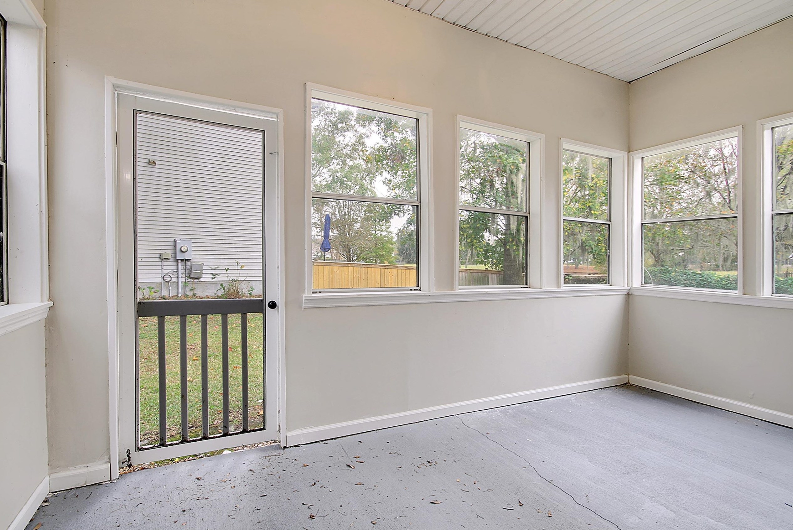8528 Falling Leaf Ln, Charleston SC  29420-6852 exterior