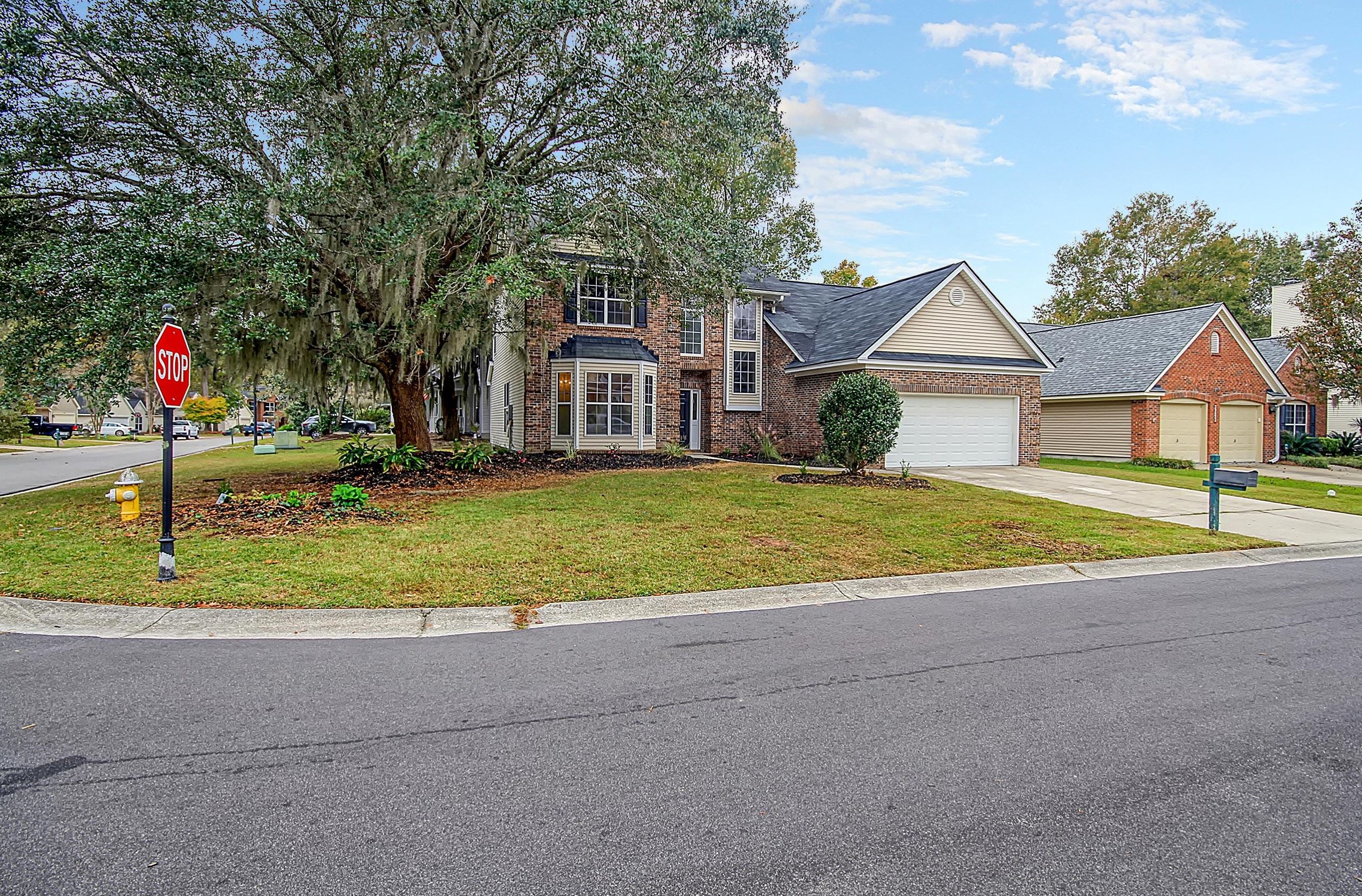 8528 Falling Leaf Ln, Charleston SC  29420-6852 exterior