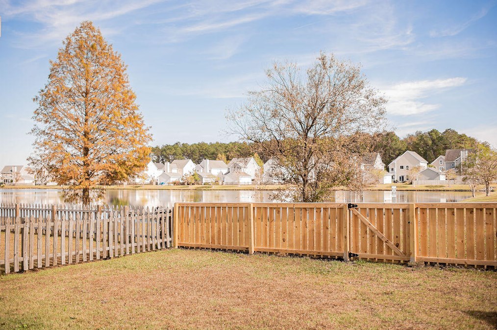 105 Avonshire Dr, Summerville SC  29483-7346 exterior