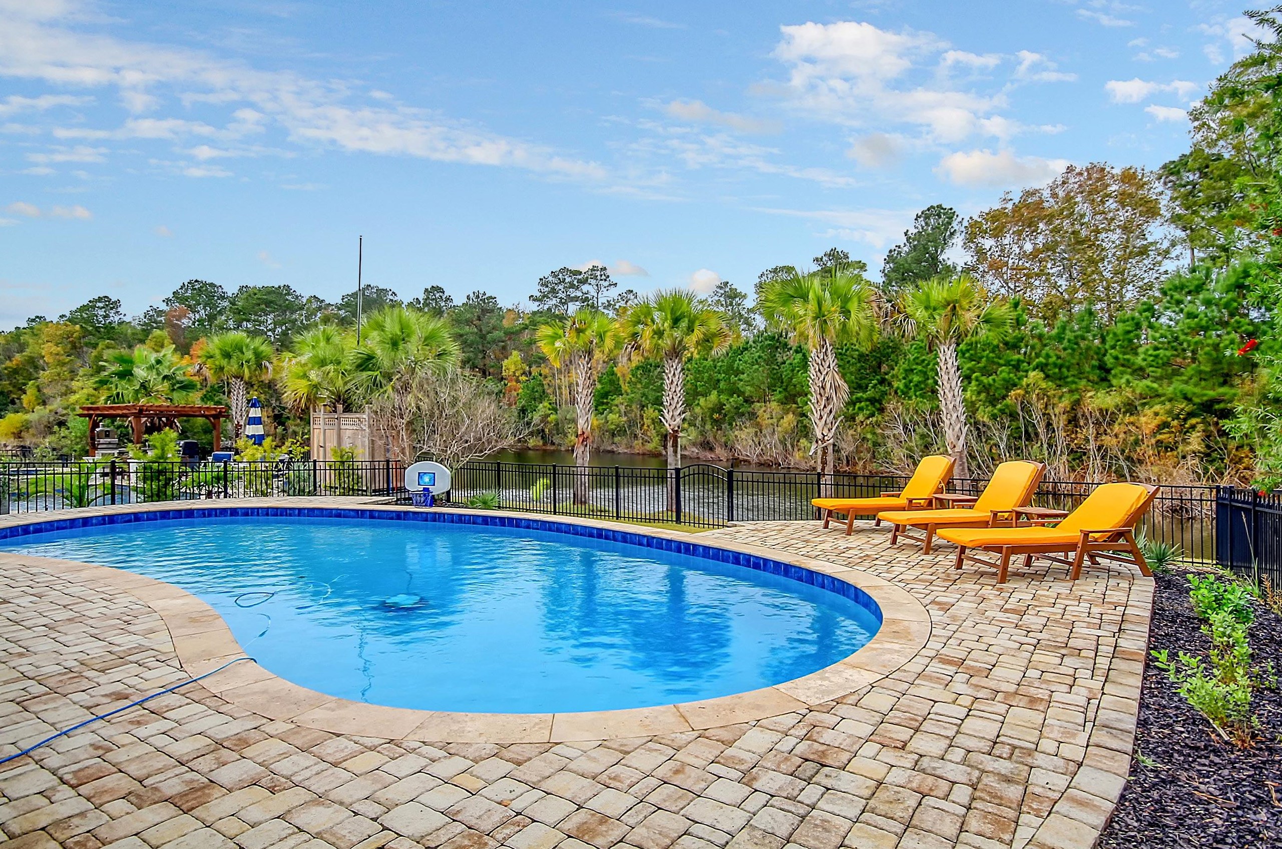 3684 Maidstone Dr, Mount Pleasant SC  29466-7506 exterior