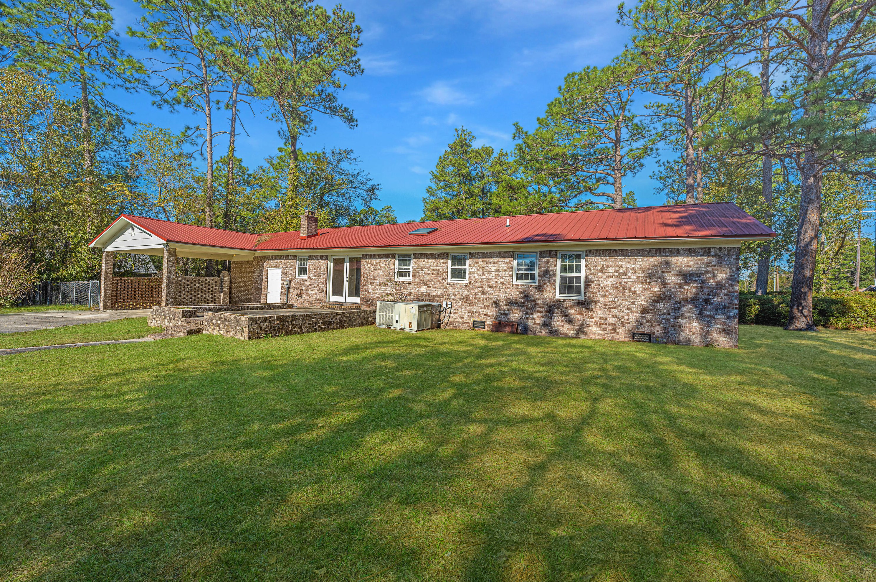 273 Wade Hampton Ave, Walterboro SC  29488-7213 exterior