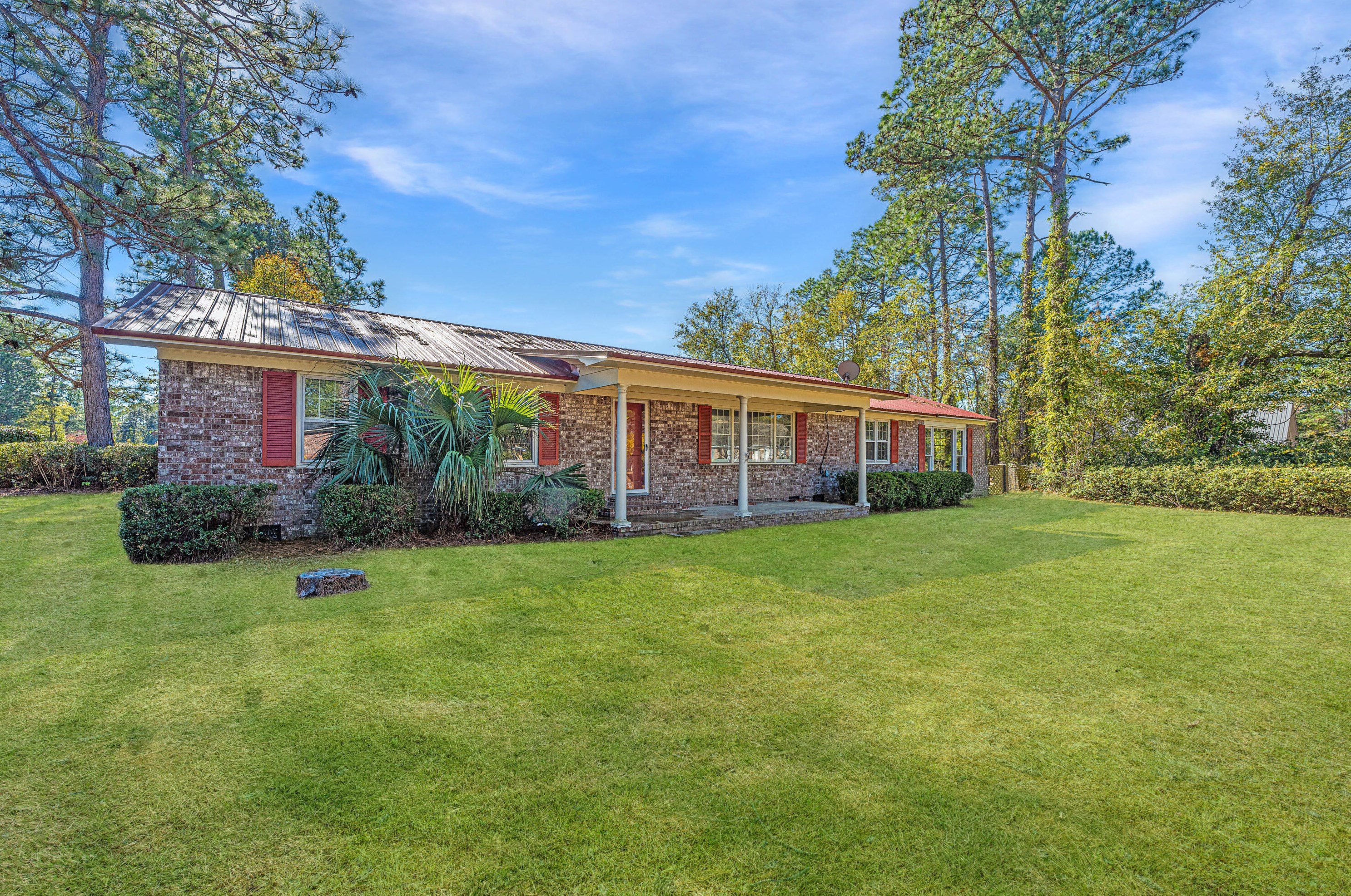 273 Wade Hampton Ave, Walterboro SC  29488-7213 exterior