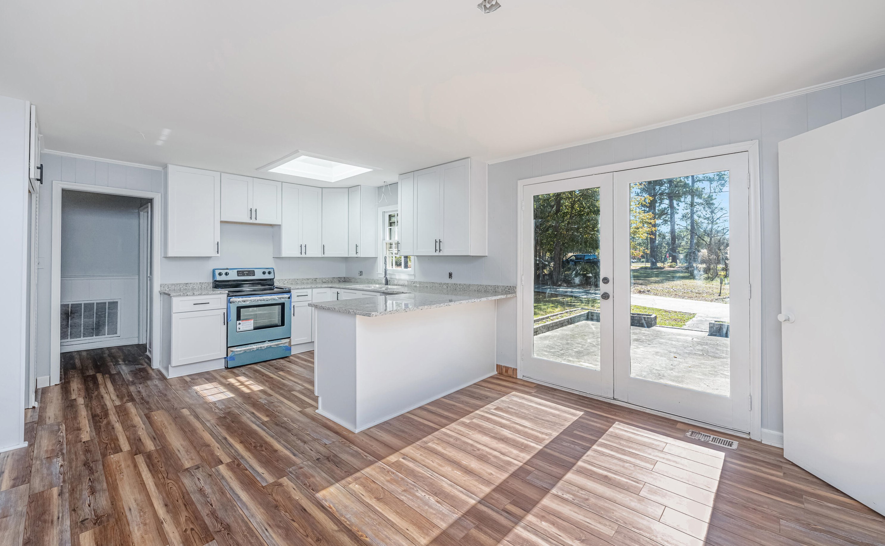 273 Wade Hampton Ave, Walterboro SC  29488-7213 exterior