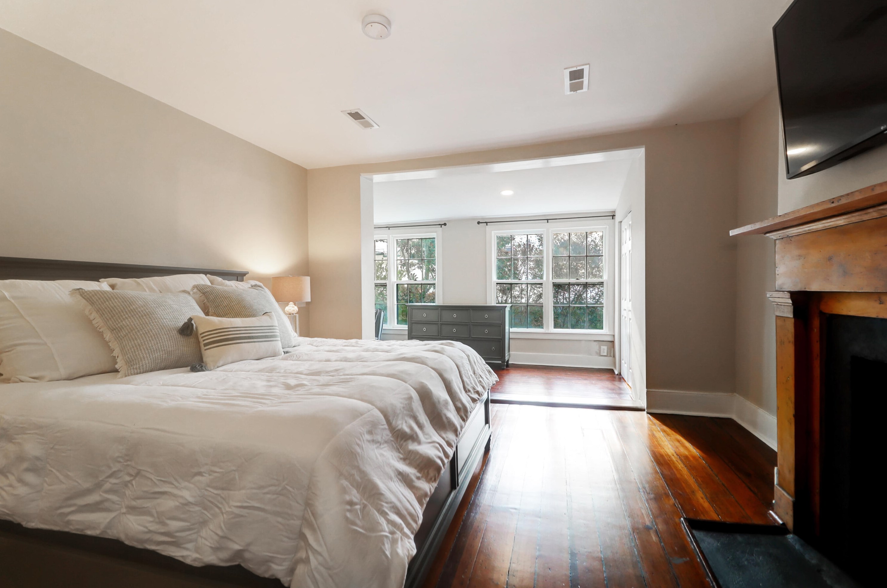 7 Wentworth St, Charleston SC  29401-1625 exterior