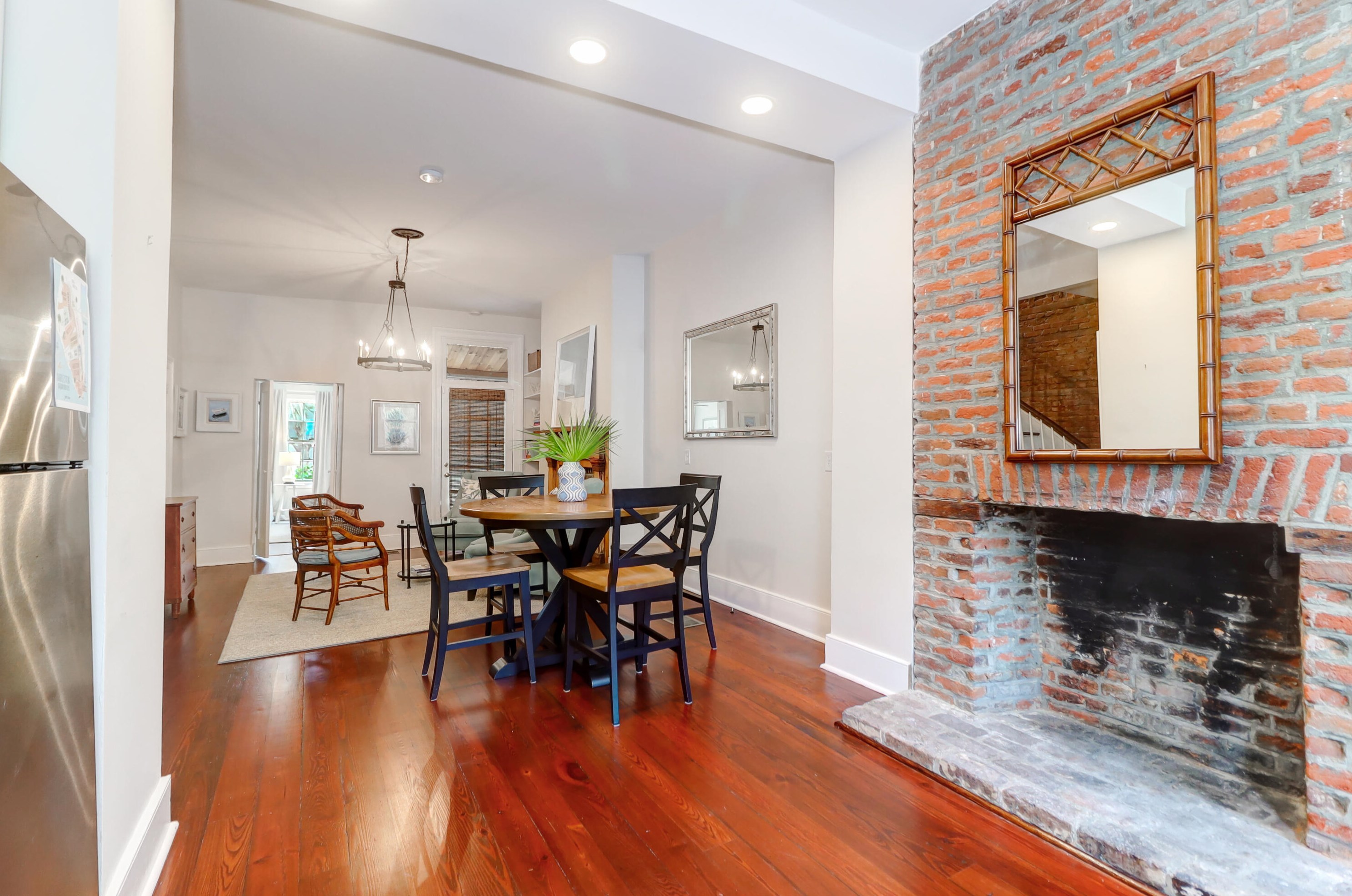 7 Wentworth St, Charleston SC  29401-1625 exterior