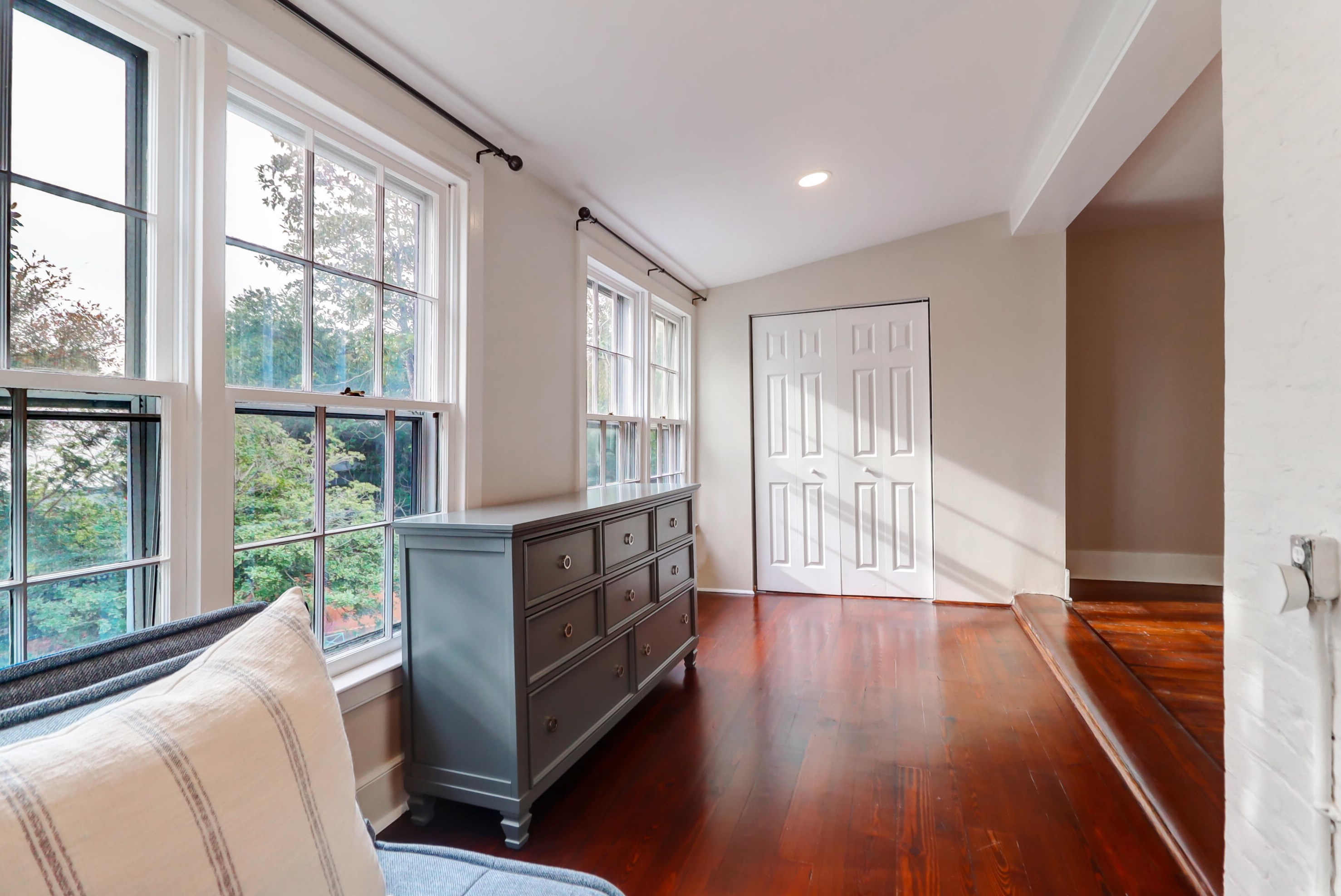 7 Wentworth St, Charleston SC  29401-1625 exterior