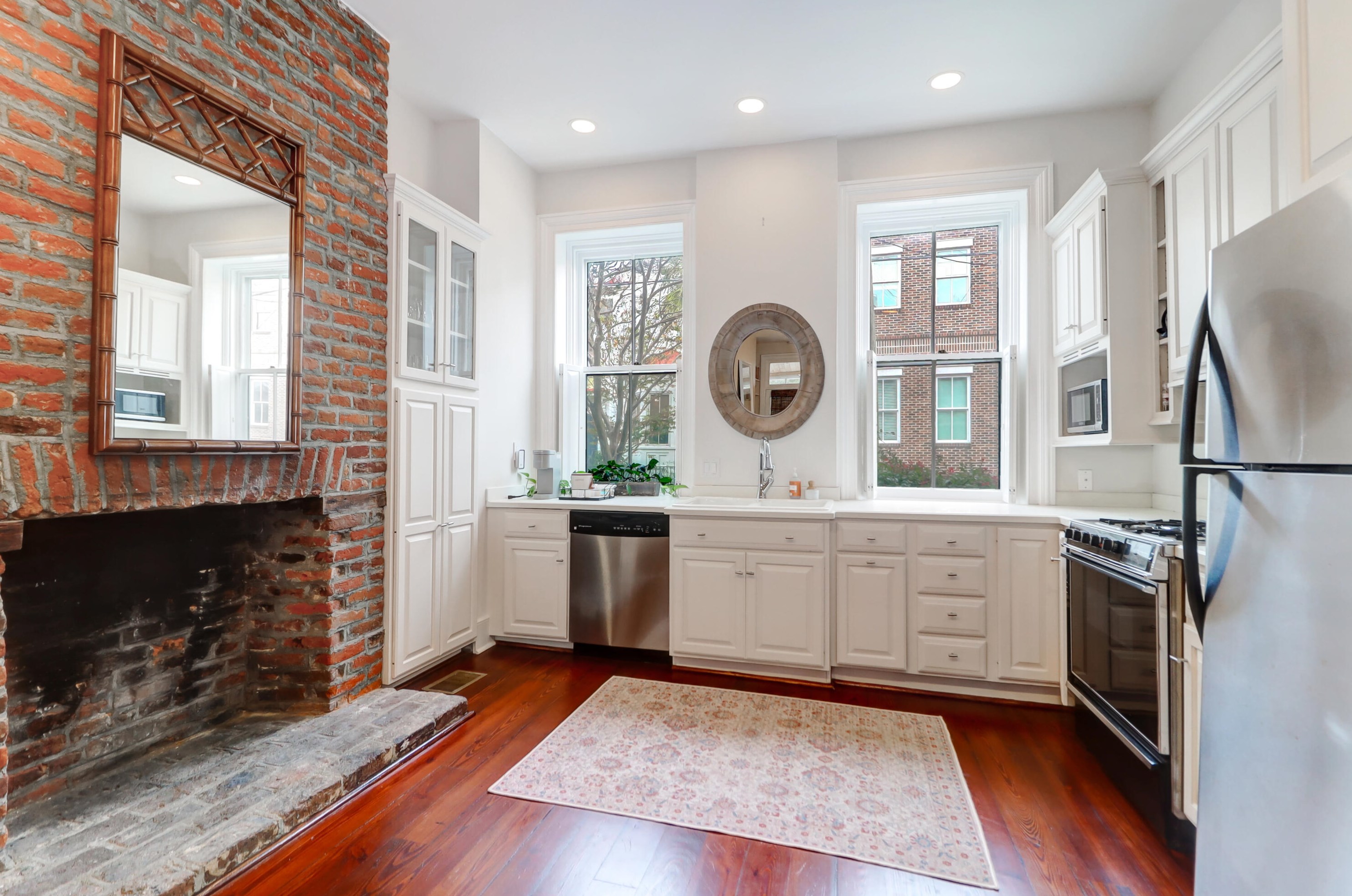 7 Wentworth St, Charleston SC  29401-1625 exterior