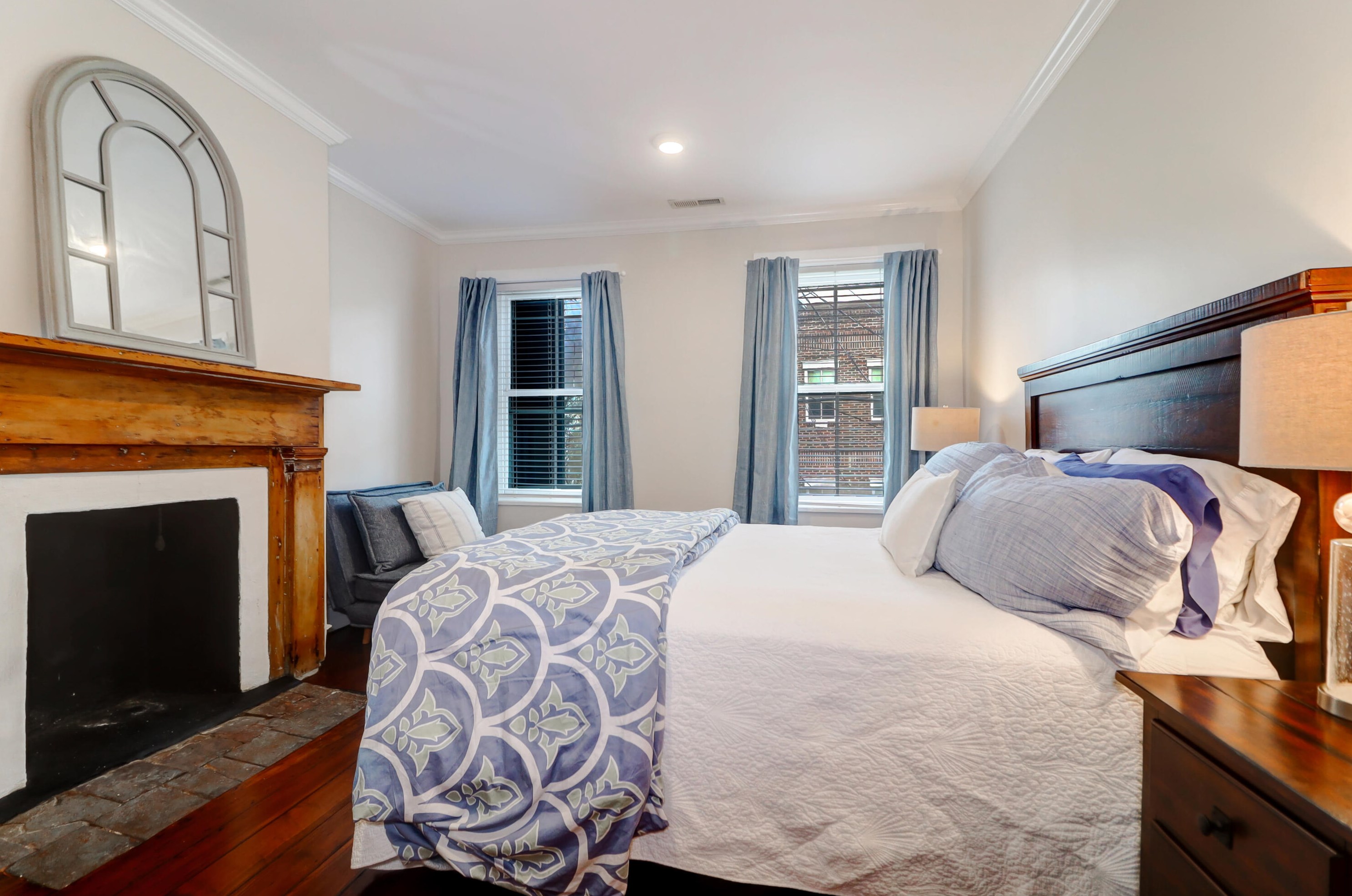 7 Wentworth St, Charleston SC  29401-1625 exterior