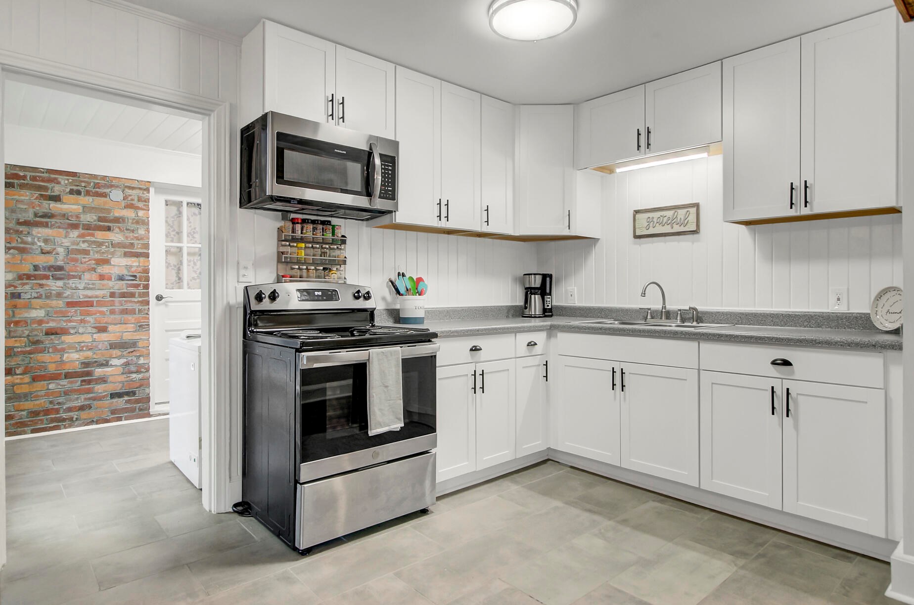 135 Dowling Ave, Walterboro SC  29488-3806 exterior