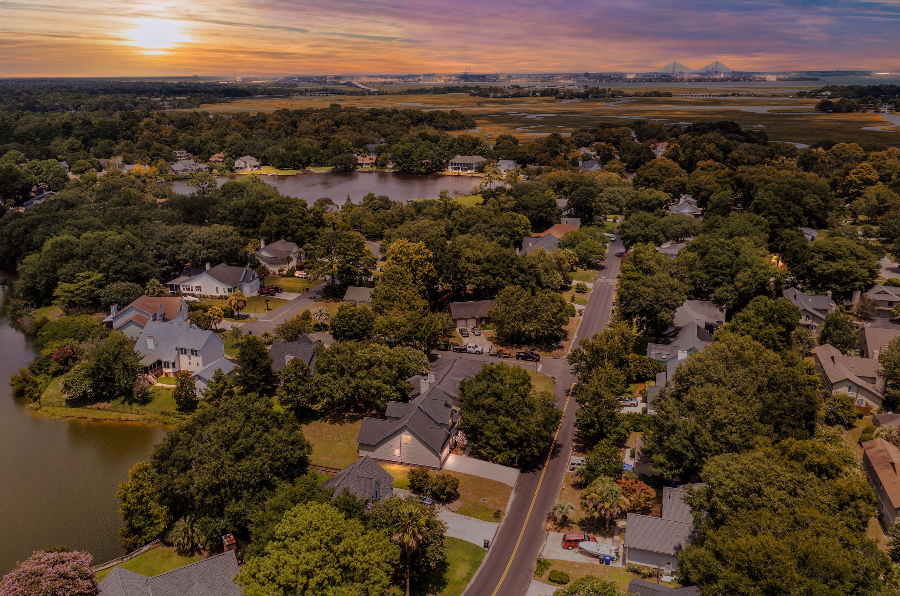 100 Oyster Point Row, Charleston SC  29412-3631 exterior