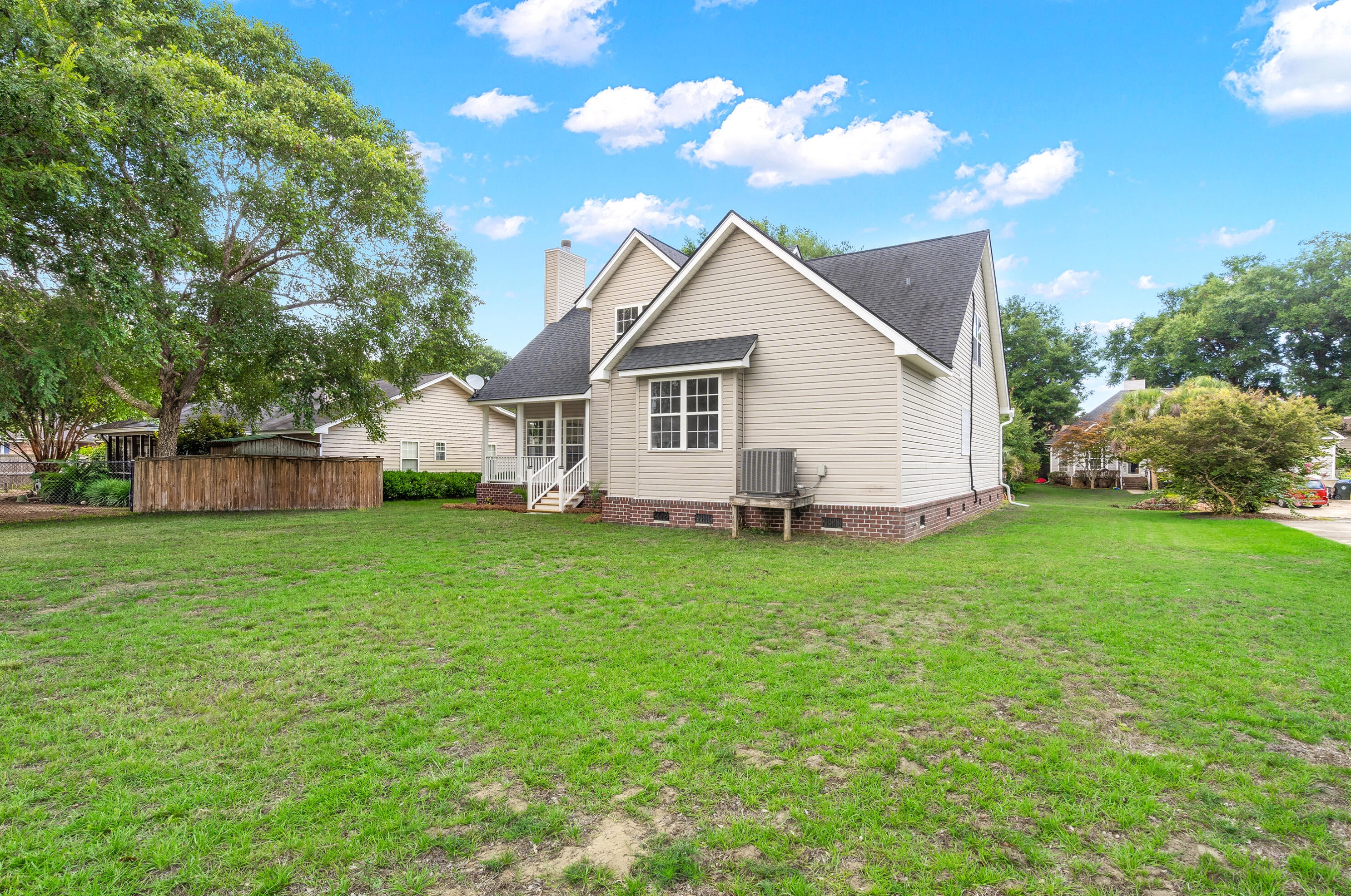 100 Oyster Point Row, Charleston SC  29412-3631 exterior