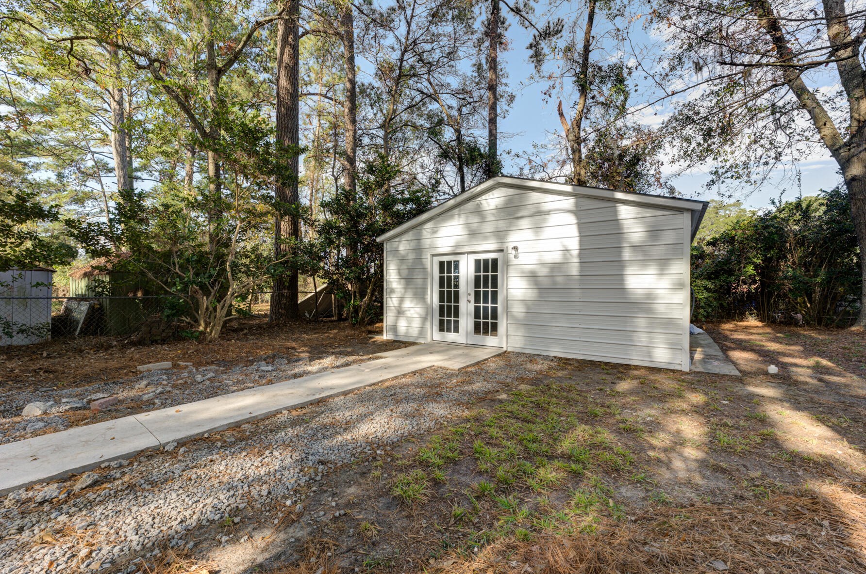 1110 Woodside Dr, Charleston SC  29412-9362 exterior