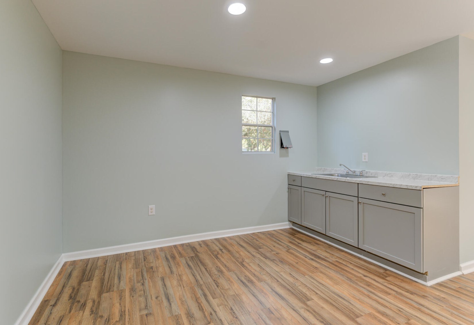 1110 Woodside Dr, Charleston SC  29412-9362 exterior