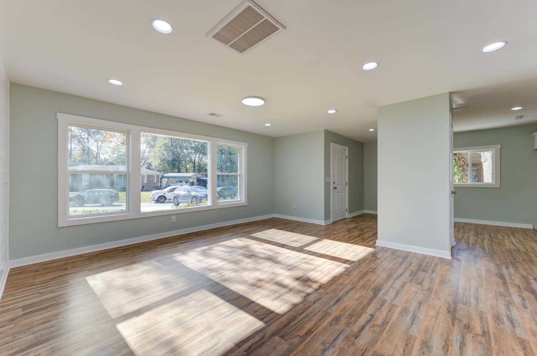 1110 Woodside Dr, Charleston SC  29412-9362 exterior