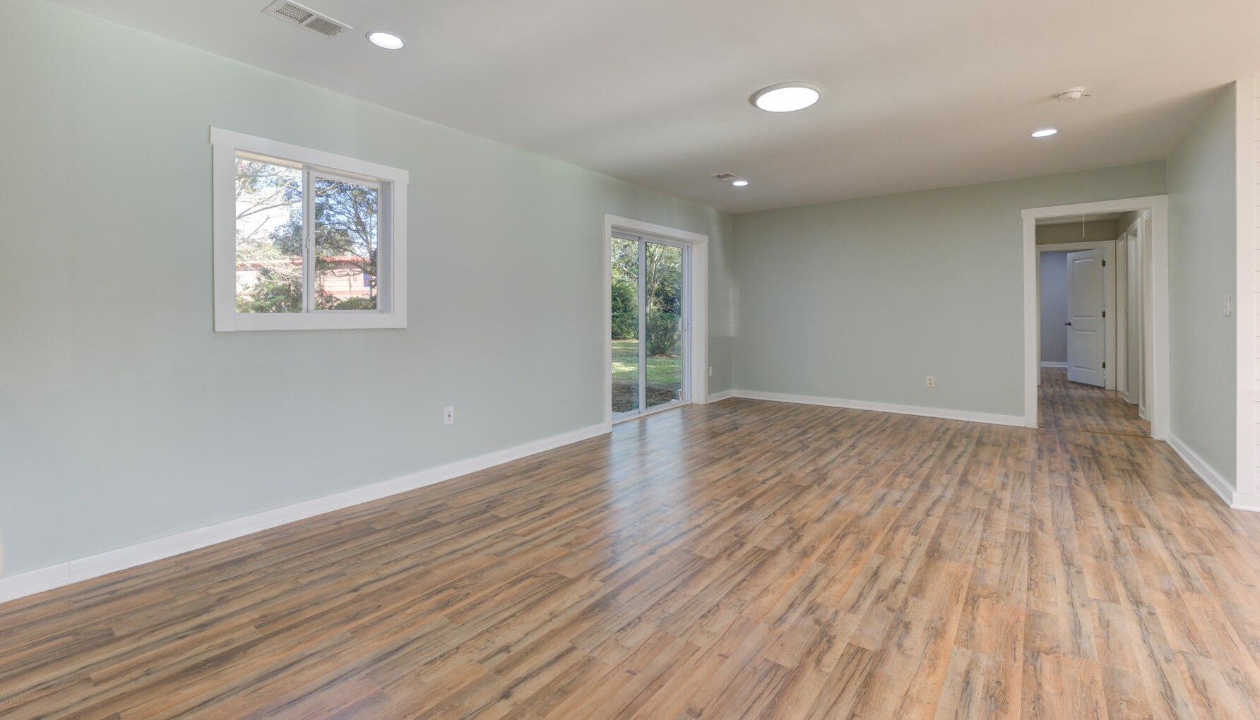1110 Woodside Dr, Charleston SC  29412-9362 exterior
