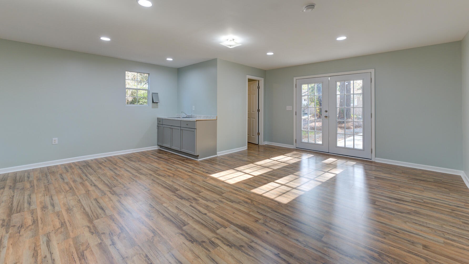 1110 Woodside Dr, Charleston SC  29412-9362 exterior