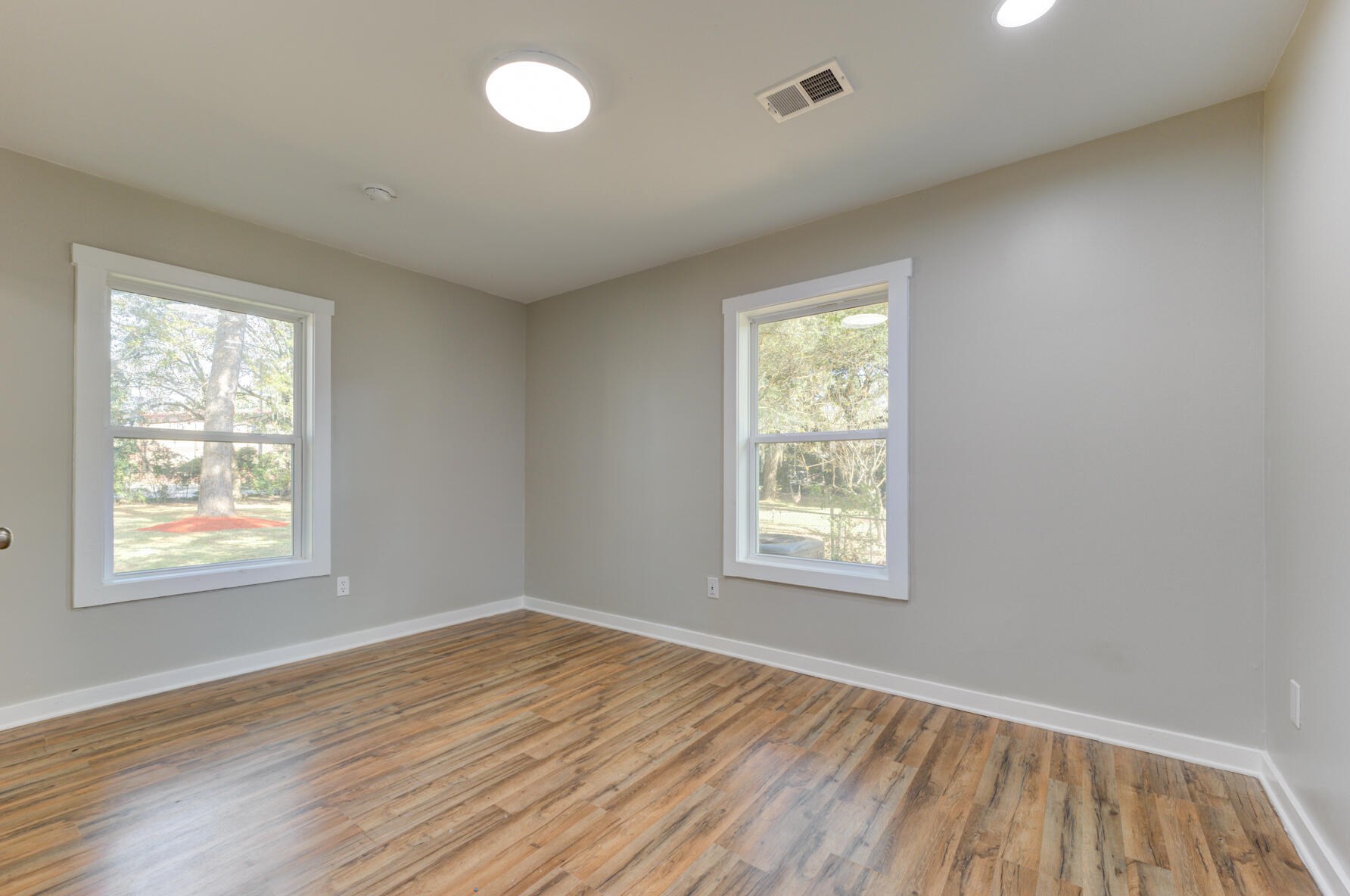 1110 Woodside Dr, Charleston SC  29412-9362 exterior