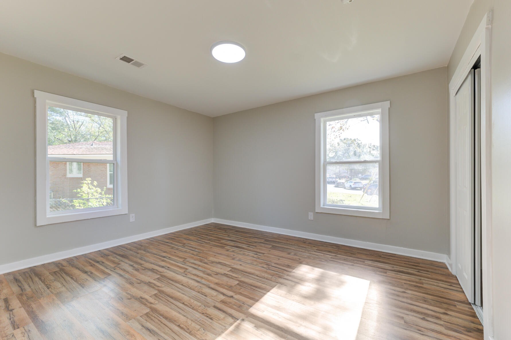 1110 Woodside Dr, Charleston SC  29412-9362 exterior