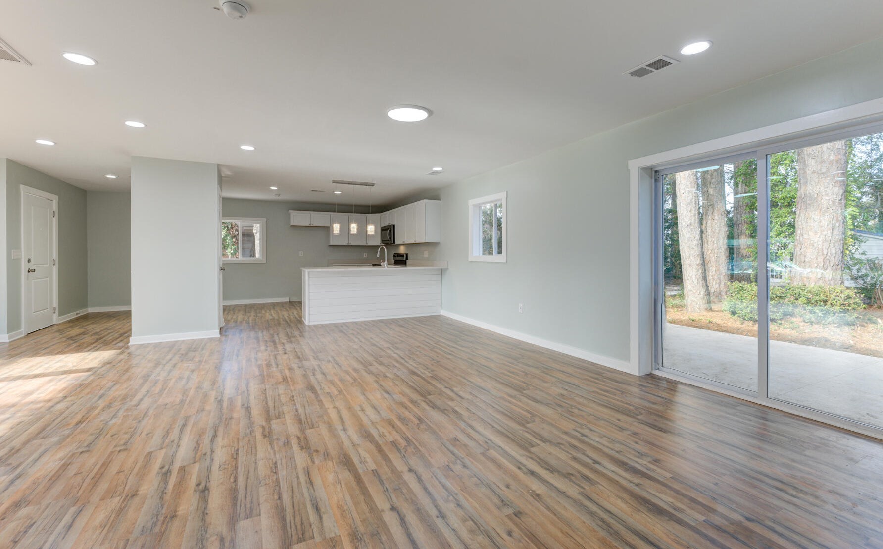 1110 Woodside Dr, Charleston SC  29412-9362 exterior