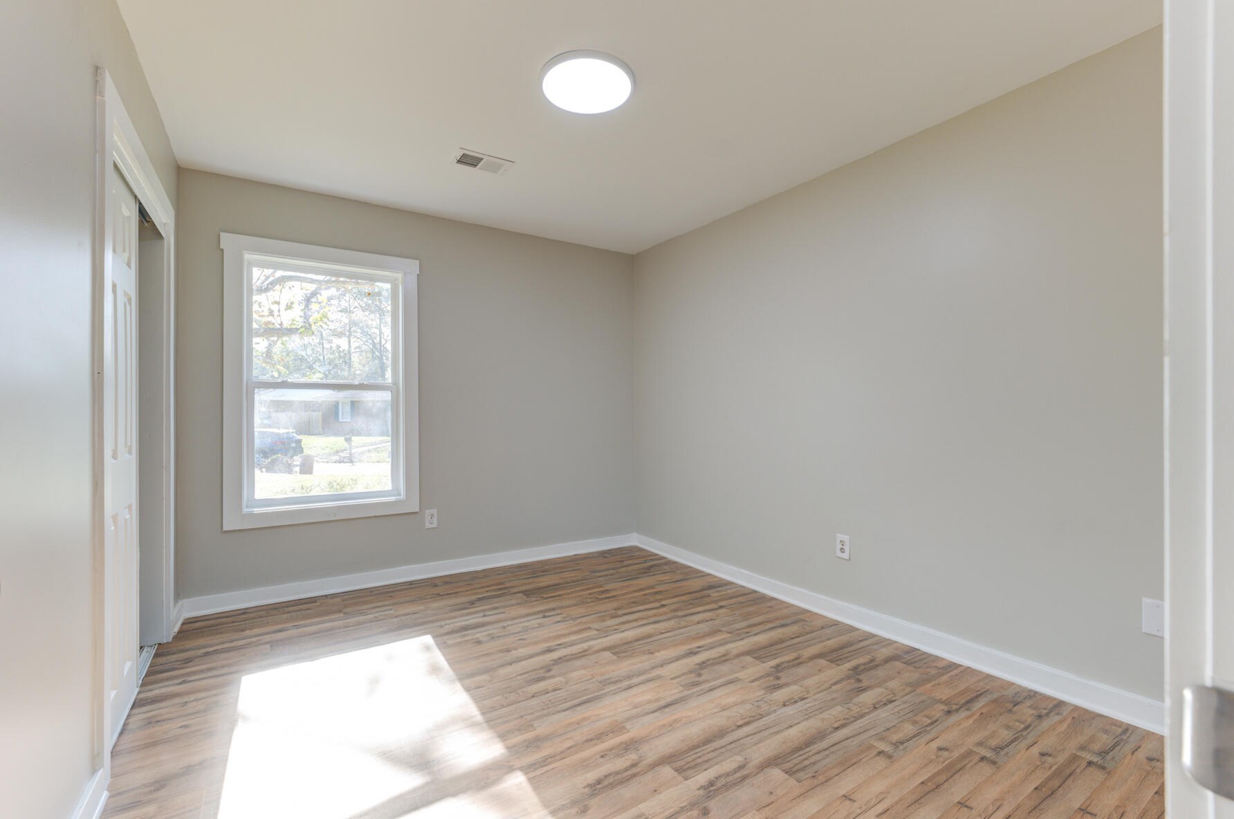 1110 Woodside Dr, Charleston SC  29412-9362 exterior