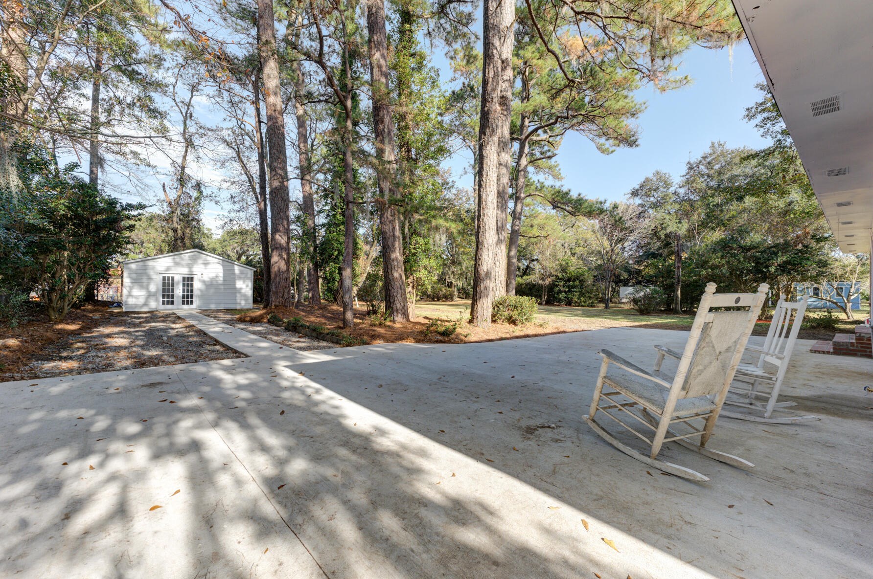 1110 Woodside Dr, Charleston SC  29412-9362 exterior