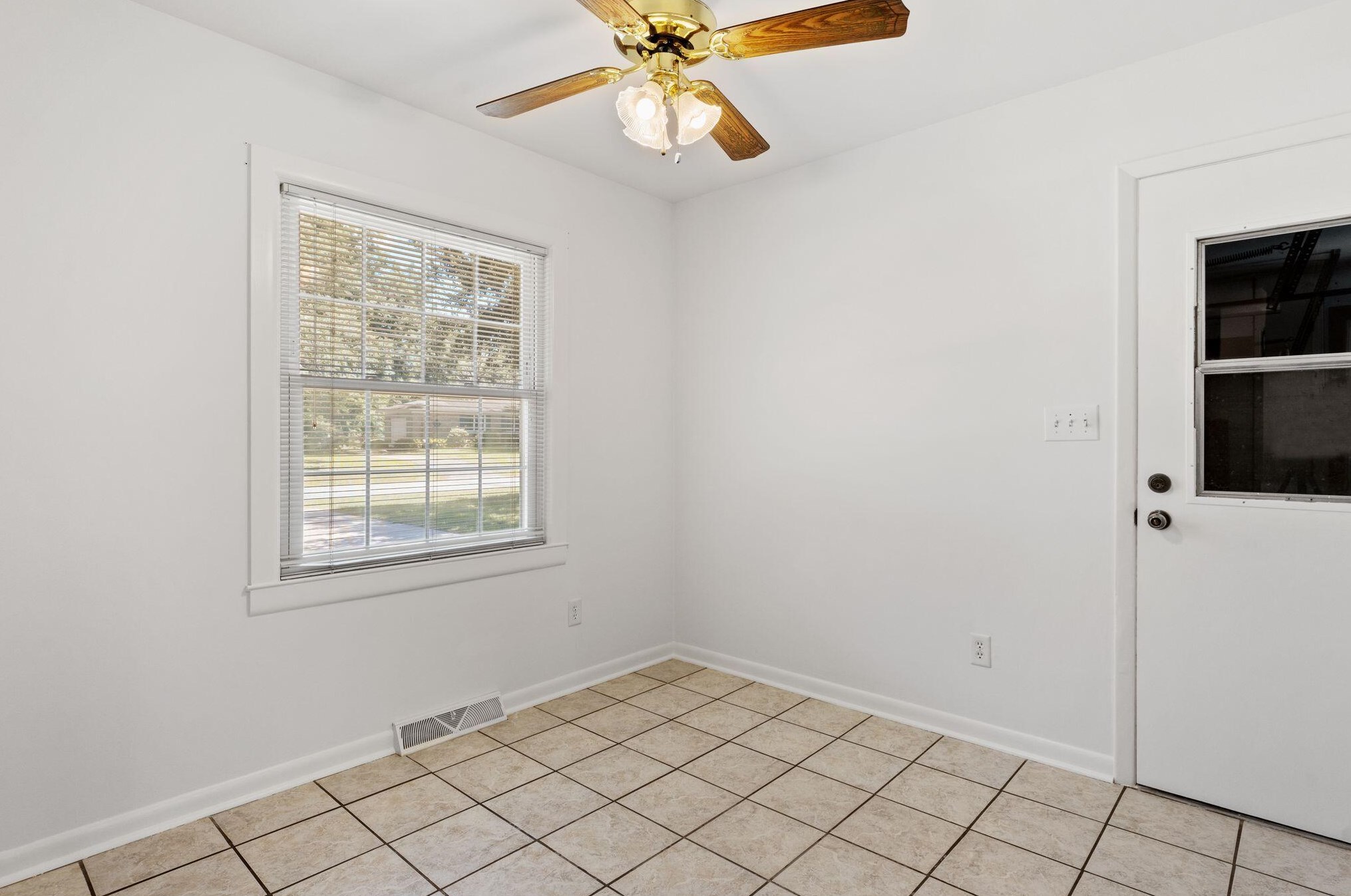 723 James Dr, Charleston SC  29412-4212 exterior