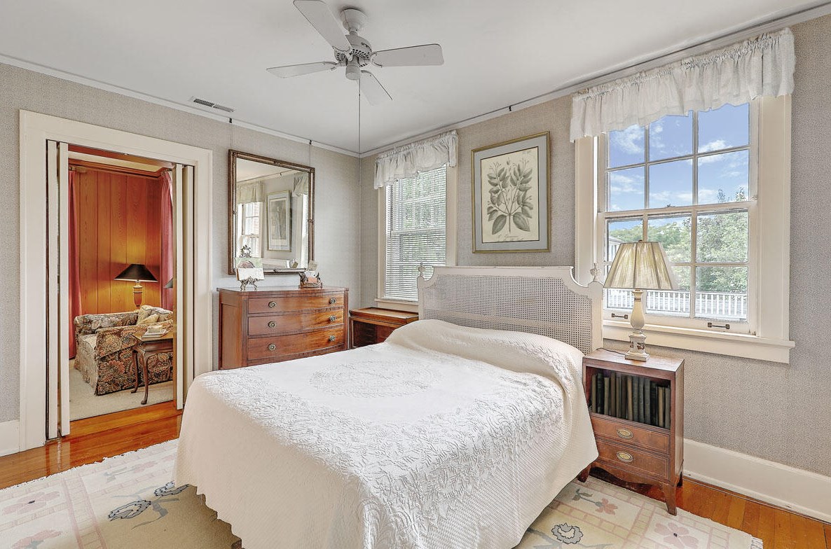 108 Battery St, Charleston SC  29401-2320 exterior