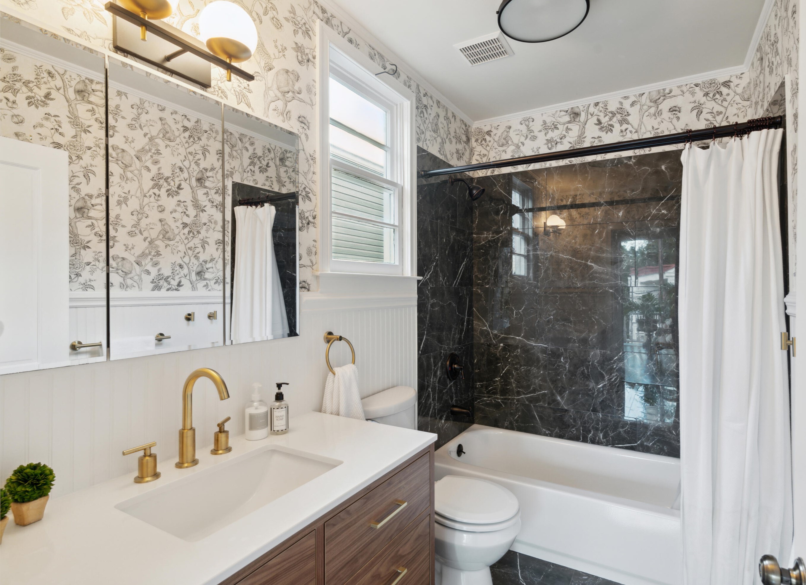 27 Gadsden St, Charleston SC  29401-1205 exterior
