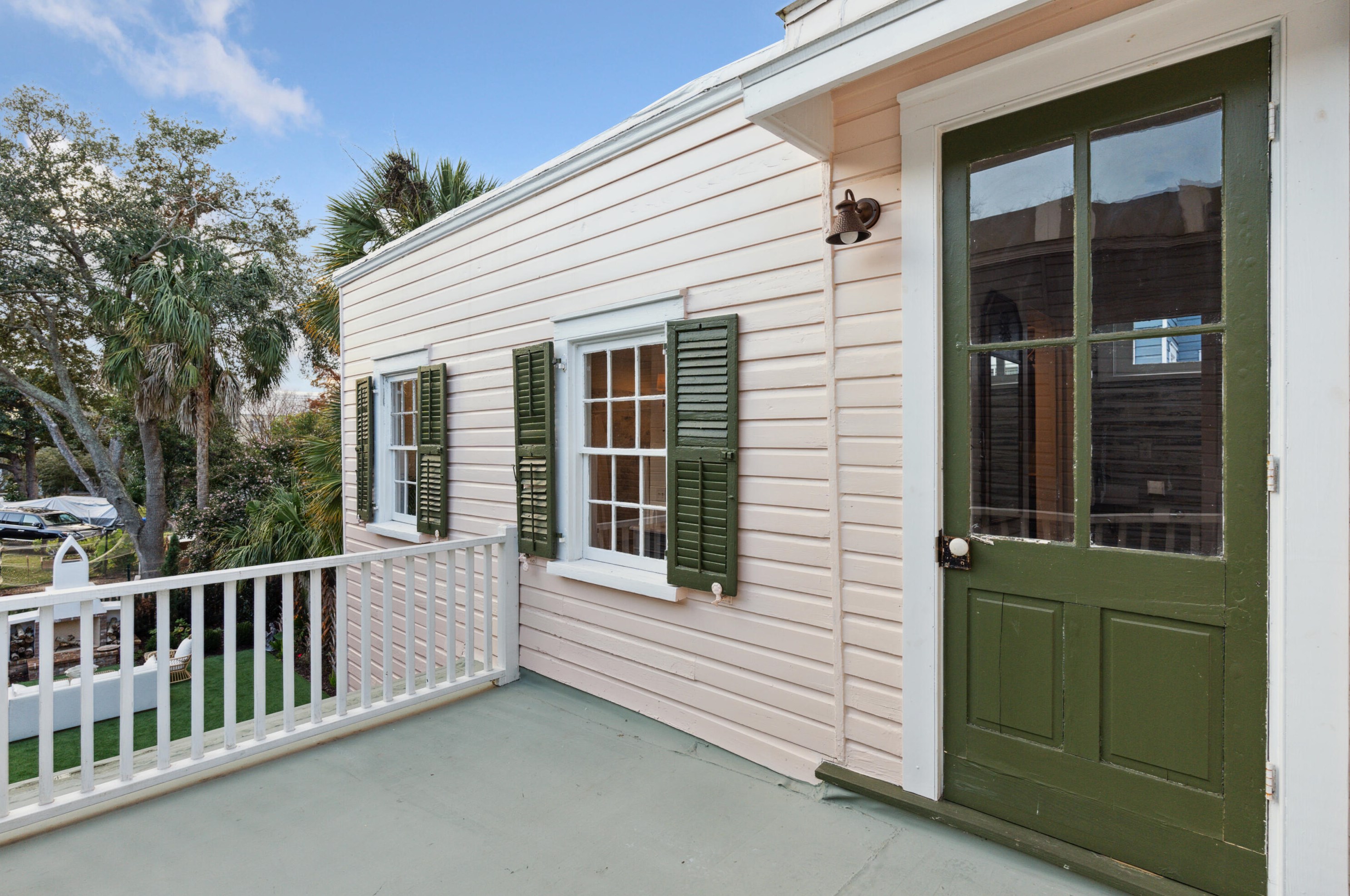 27 Gadsden St, Charleston SC  29401-1205 exterior