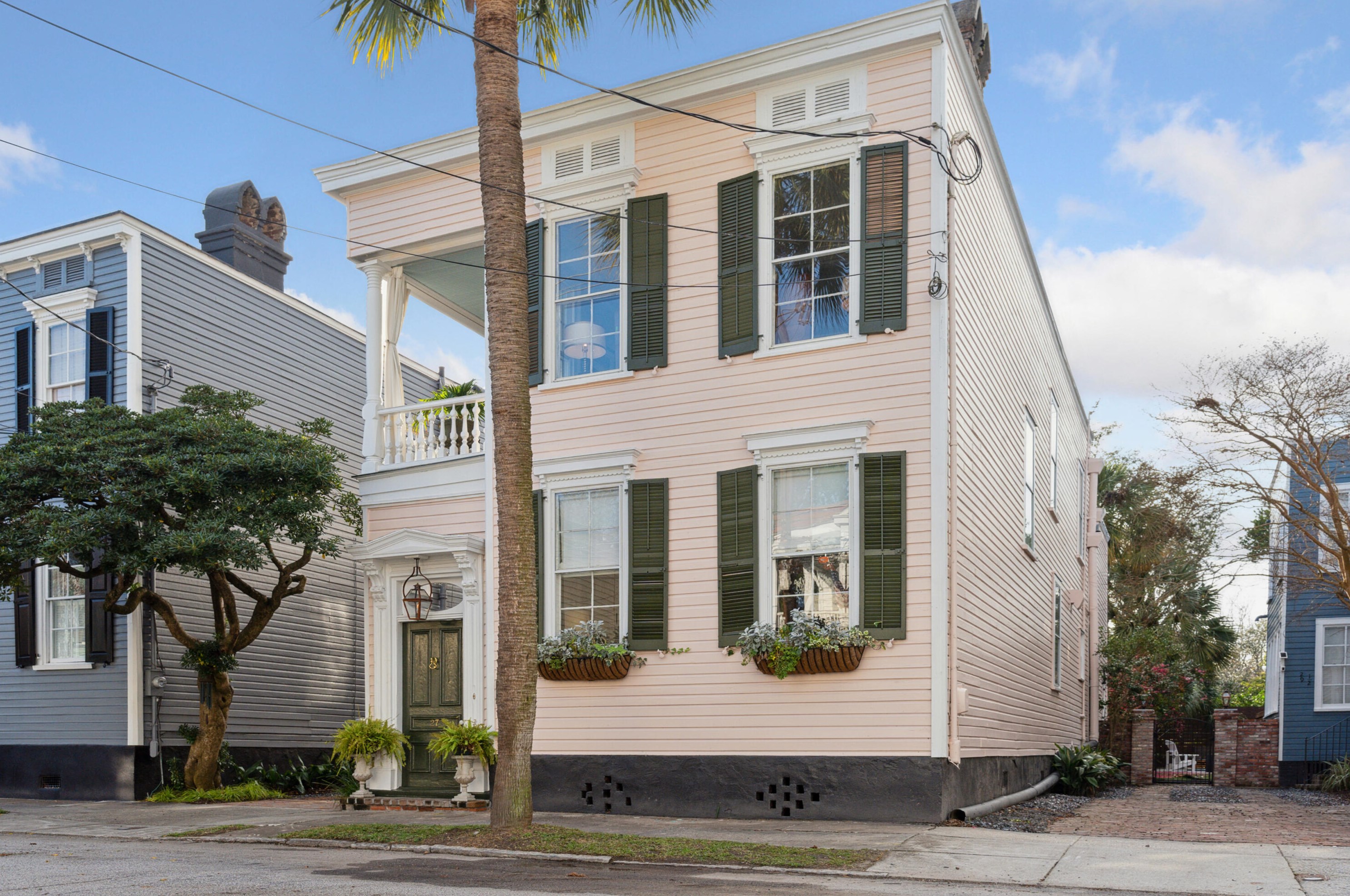 27 Gadsden St, Charleston SC  29401-1205 exterior