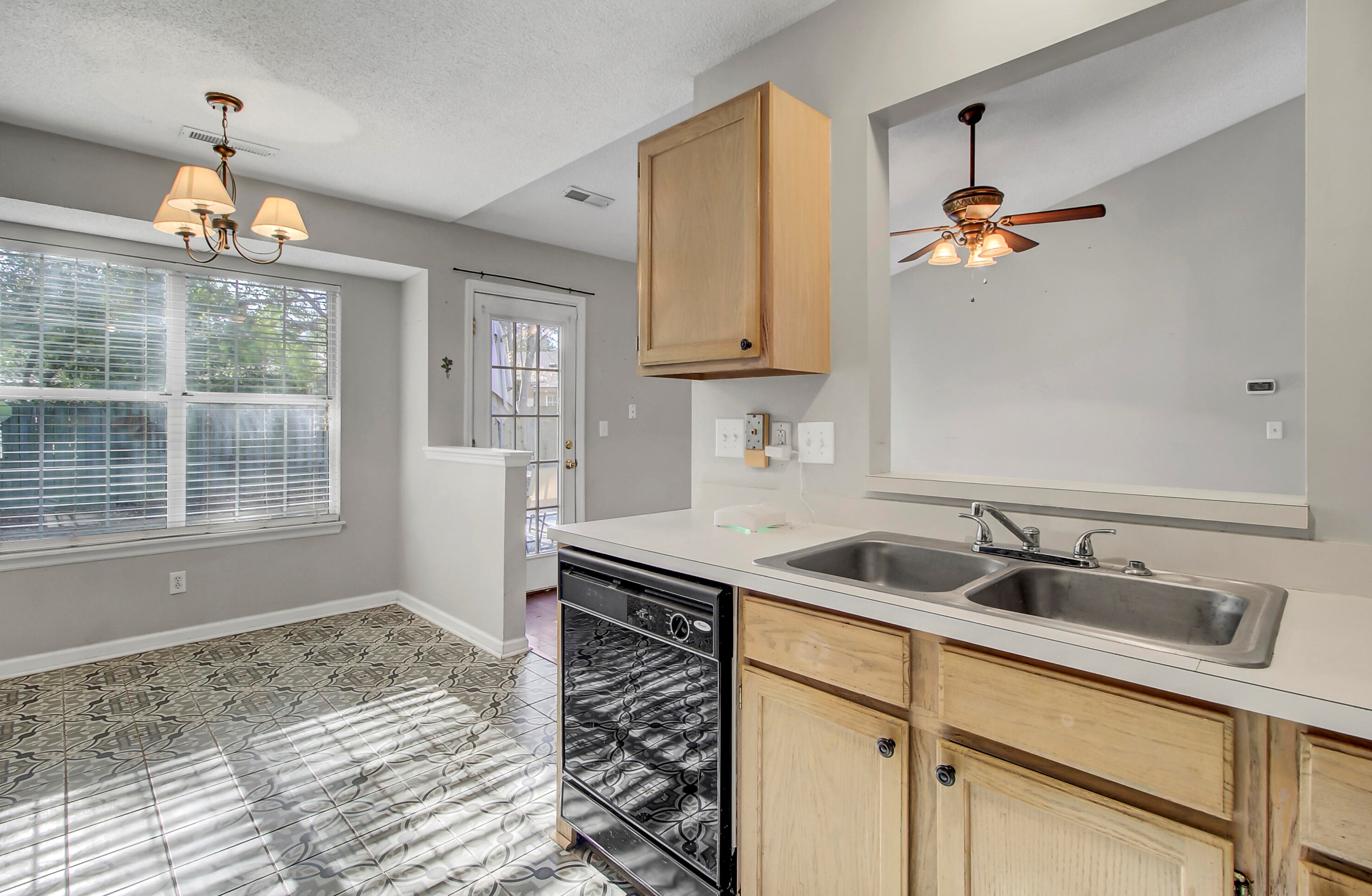 408 Courtland Dr, Summerville SC  29483-1710 exterior