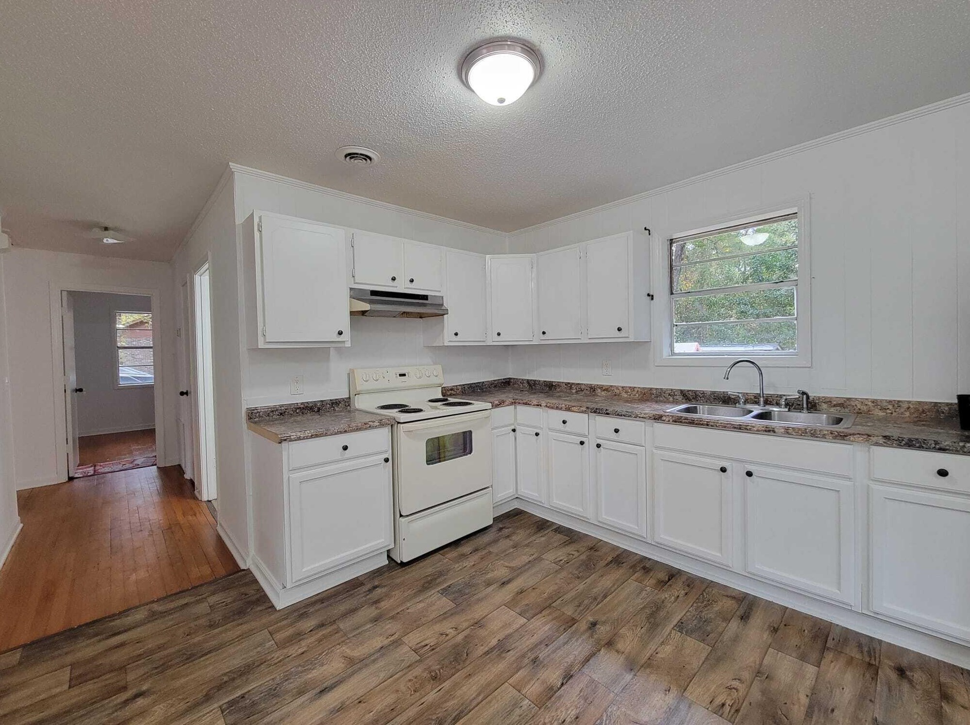 212 Rose Ave, Walterboro SC  29488-9243 exterior